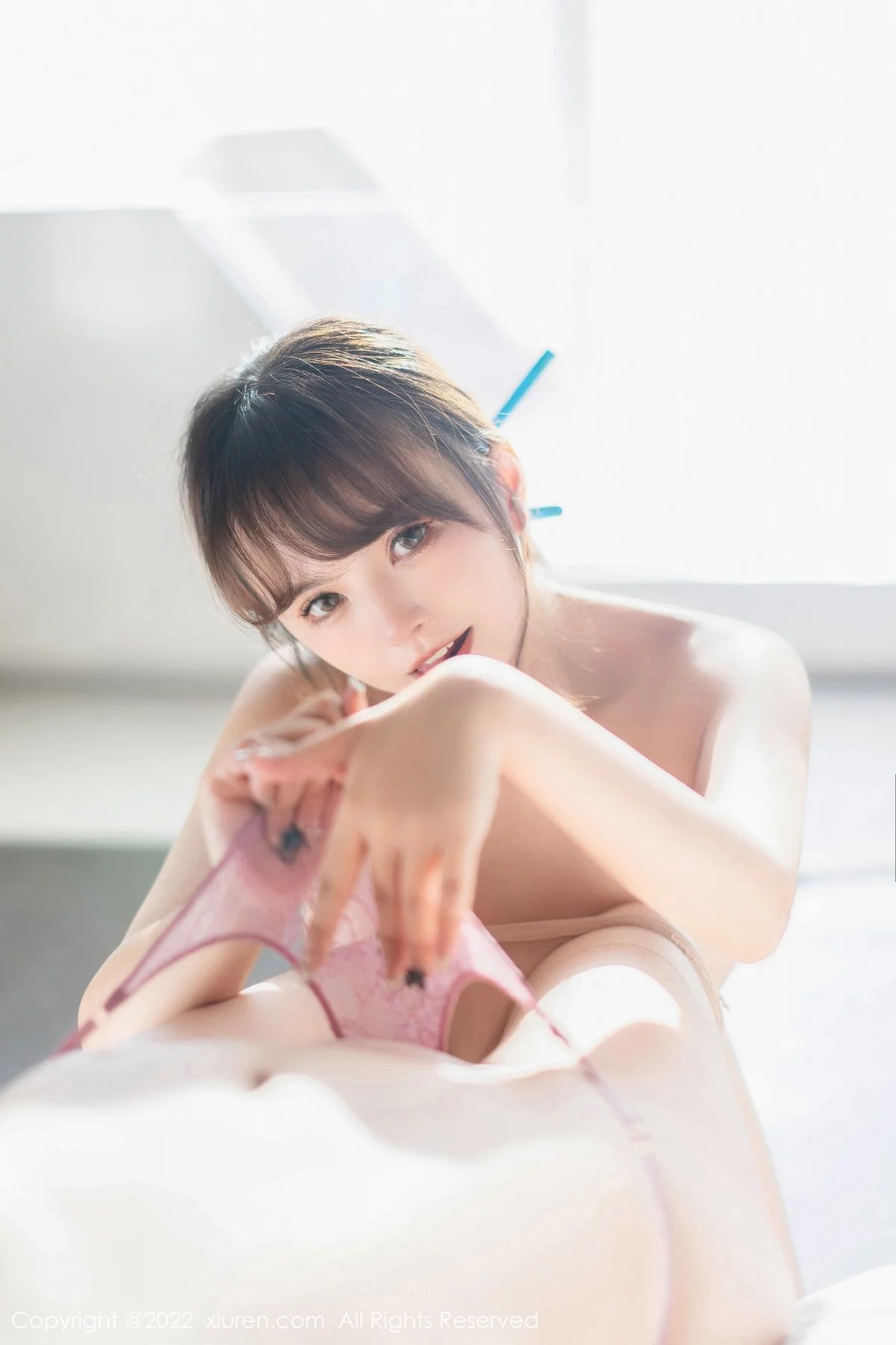 [[XiuRen秀人网]秀人网]No.5462_模特张思允Nice＆是小逗逗都市丽人装扮私房半脱撩人诱惑写真80P