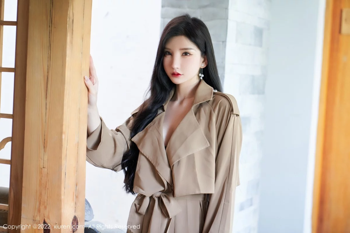 [[XiuRen秀人网]秀人网]No.5469_女神周于希Sally脱杏色风衣露黑色蕾丝内衣配蕾丝吊袜诱惑写真75P