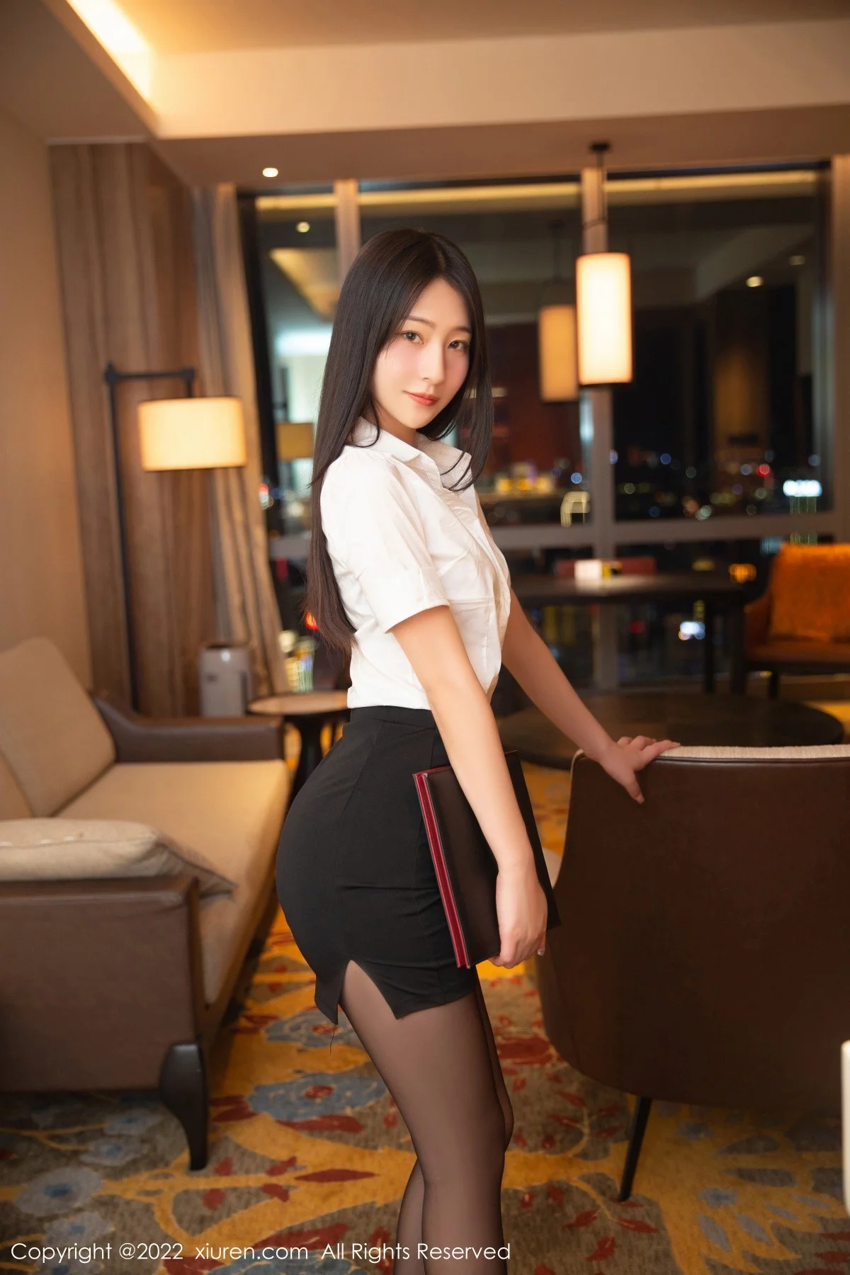 [[XiuRen秀人网]秀人网]No.5464_模特熊小诺性感白T配黑短裙半脱露豹纹内衣配开档黑丝诱惑写真82P