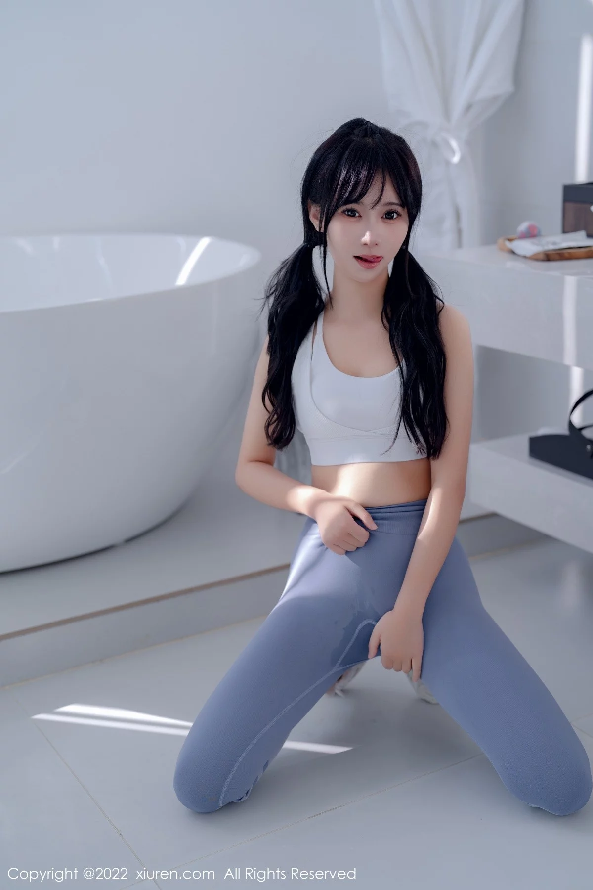 [[XiuRen秀人网]秀人网]No.5463_女神小果冻儿大理旅拍私房性感运动服紧身秀完美身材诱惑写真55P