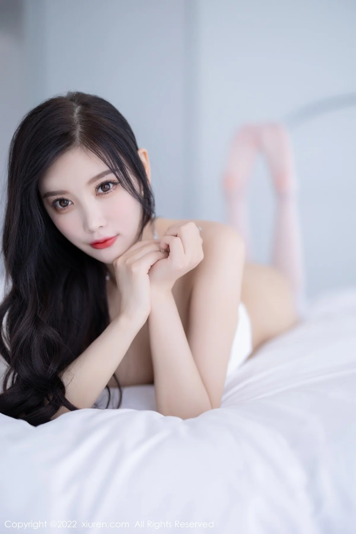 [[XiuRen秀人网]秀人网]No.5551_女神杨晨晨Yome白色半截上衣配牛仔超短裤秀丰腴身材诱惑写真72P