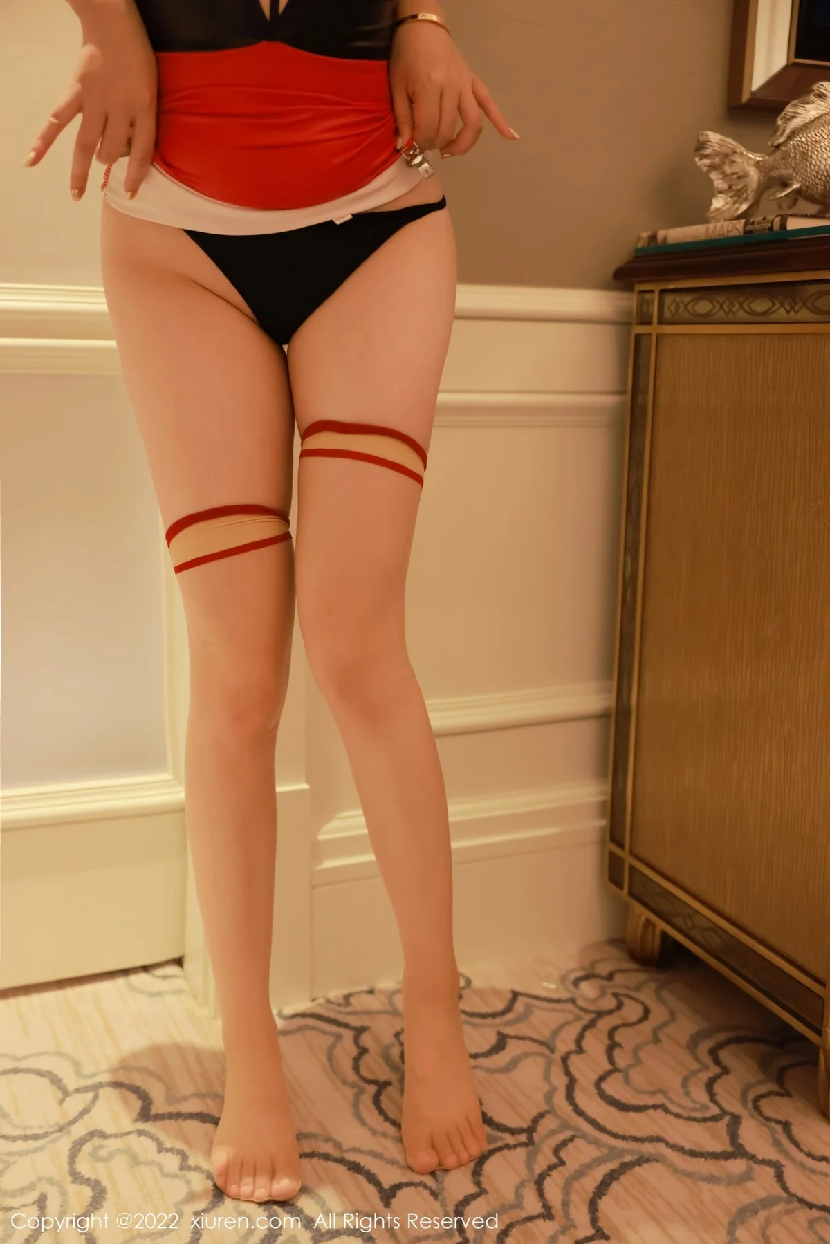 [[XiuRen秀人网]秀人网]No.5547_模特养乐多DoDo宾馆剧情性感黑色情趣服饰秀完美身材诱惑写真51P