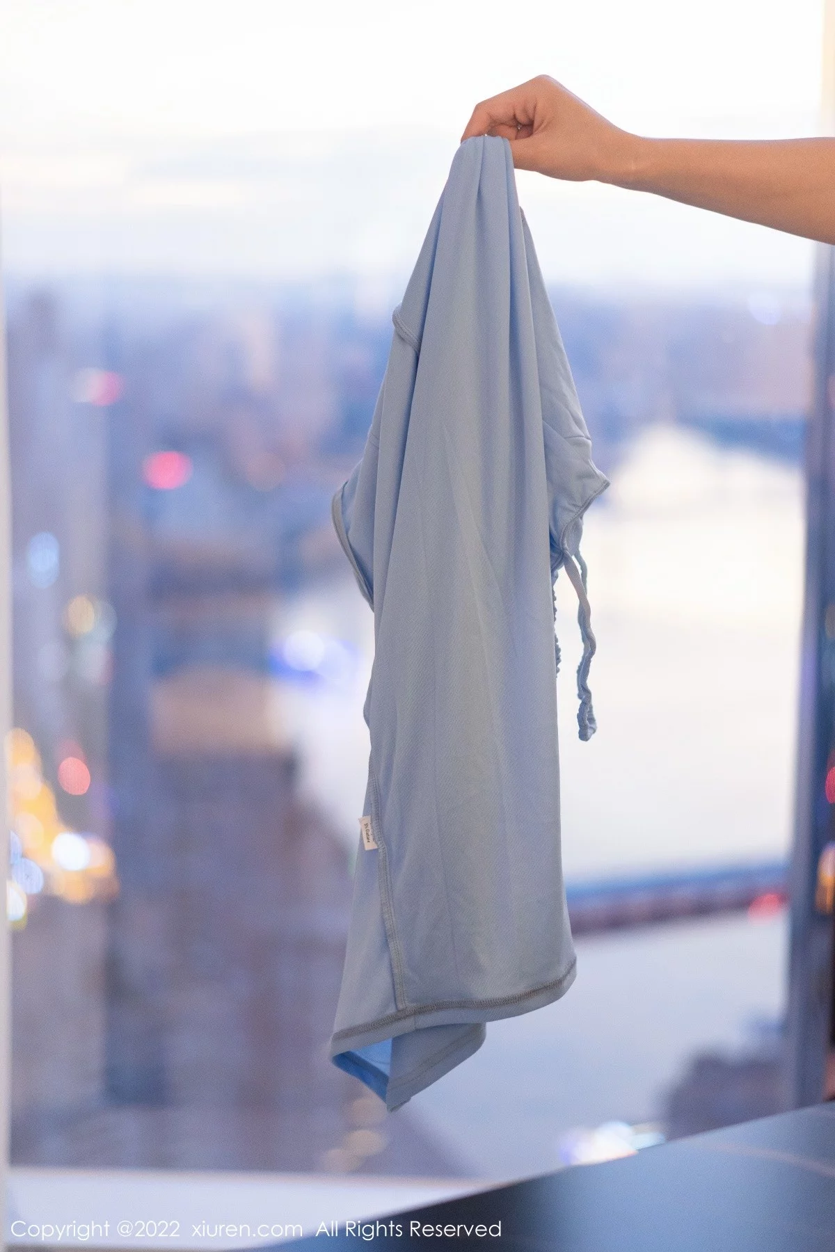 [[XiuRen秀人网]秀人网]No.5550_女神刘钰儿私房性感淡蓝色吊带长裙万种风情万种妩媚诱惑写真64P