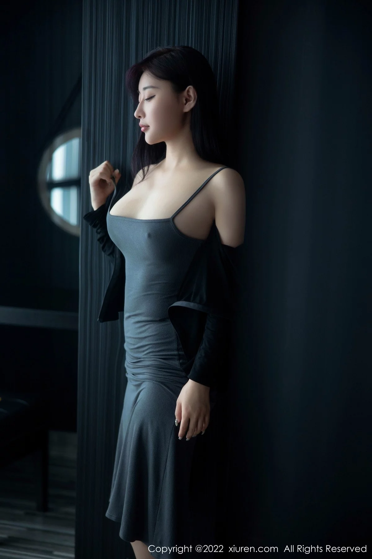 [[XiuRen秀人网]秀人网]No.5553_新人模特顾楚楚maily性感深灰色吊带裙配诱人灰丝完美诱惑写真96P