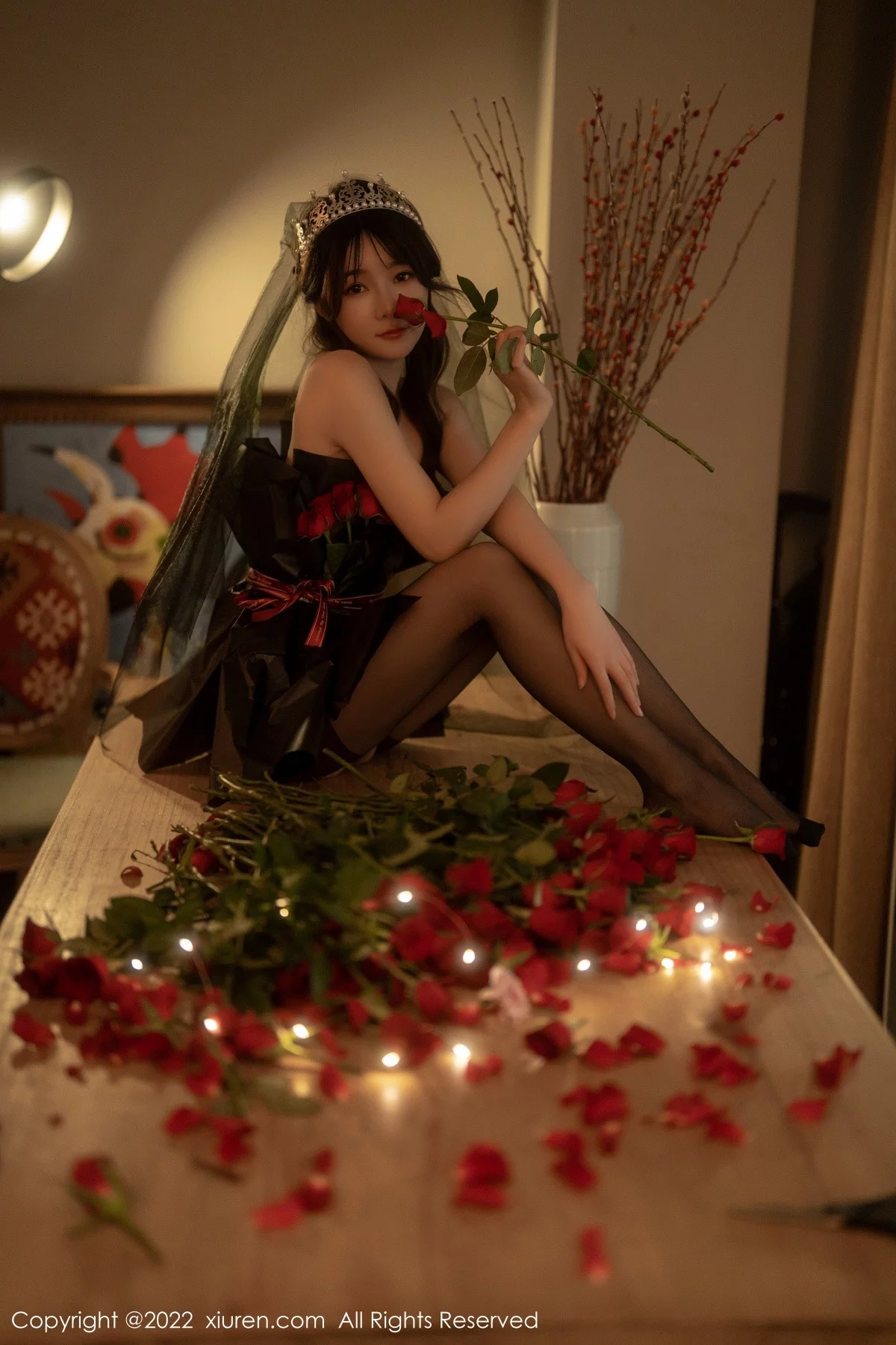 [[XiuRen秀人网]秀人网]No.5552_模特婠婠么私房性感黑色露肩连衣裙配超薄黑丝秀曼妙身材写真74P