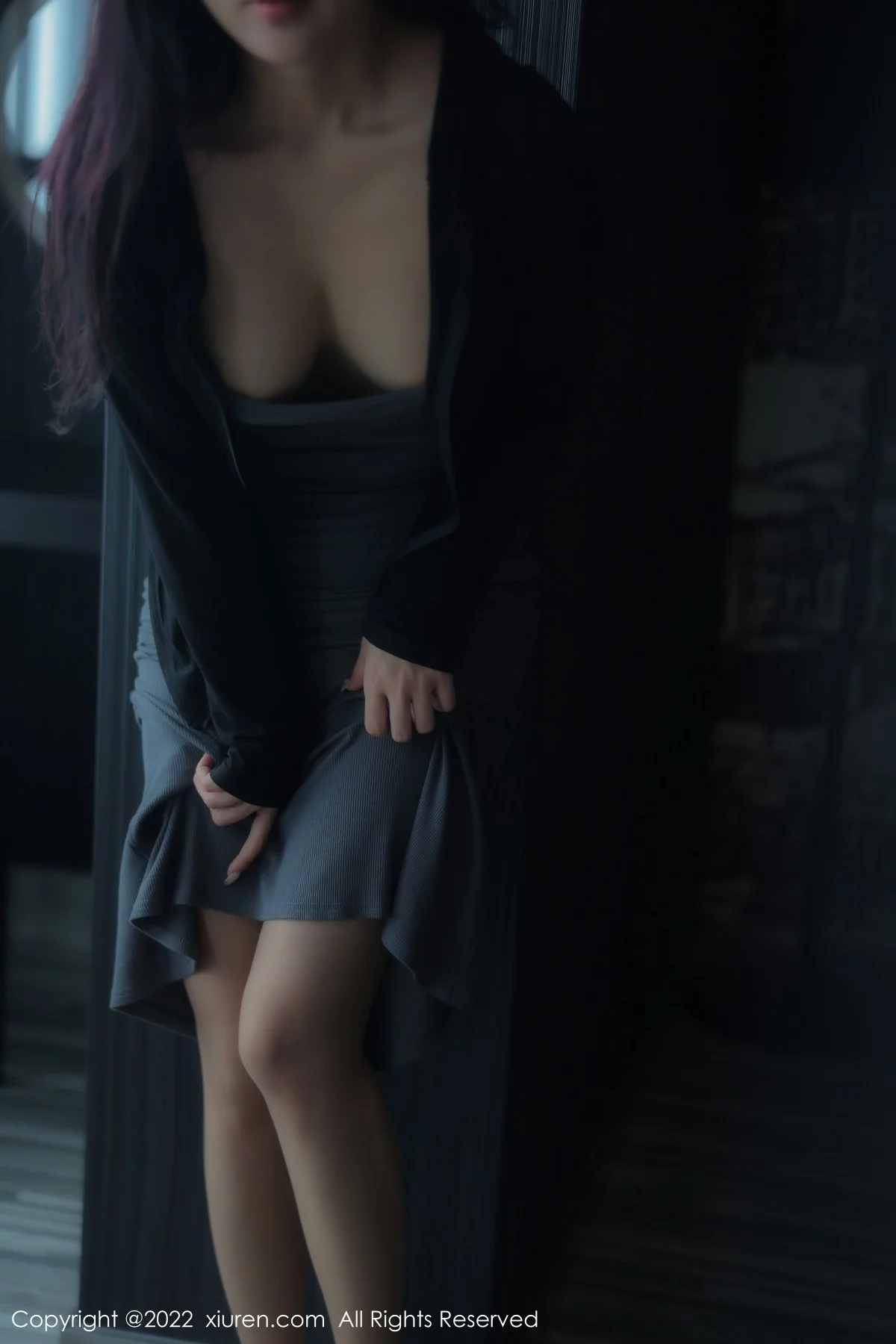 [[XiuRen秀人网]秀人网]No.5553_新人模特顾楚楚maily性感深灰色吊带裙配诱人灰丝完美诱惑写真96P