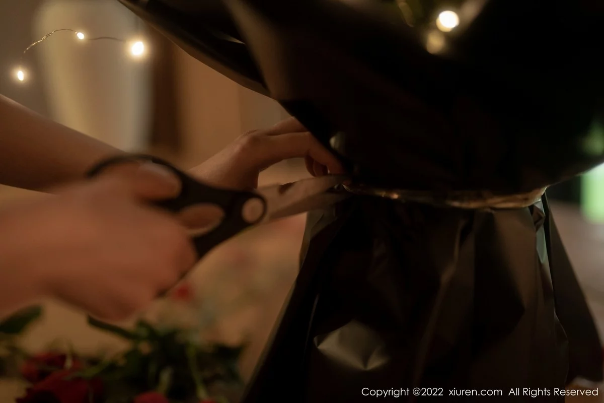 [[XiuRen秀人网]秀人网]No.5552_模特婠婠么私房性感黑色露肩连衣裙配超薄黑丝秀曼妙身材写真74P