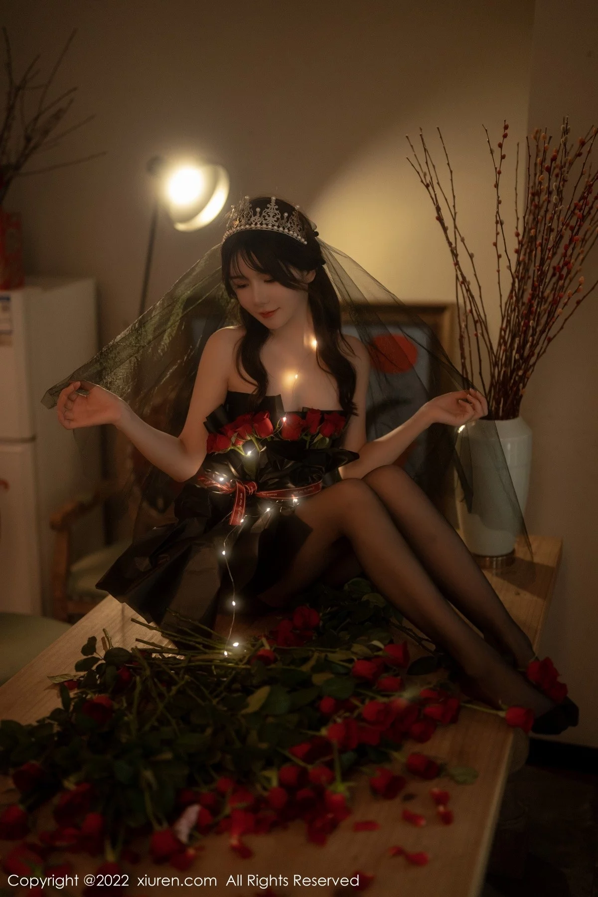 [[XiuRen秀人网]秀人网]No.5552_模特婠婠么私房性感黑色露肩连衣裙配超薄黑丝秀曼妙身材写真74P