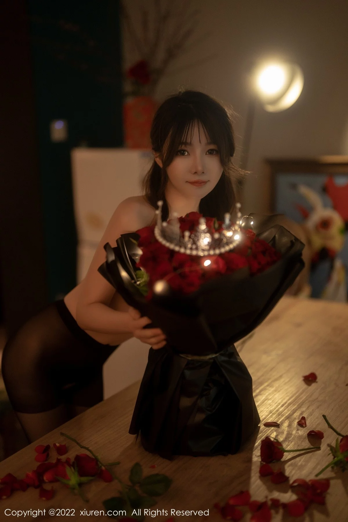 [[XiuRen秀人网]秀人网]No.5552_模特婠婠么私房性感黑色露肩连衣裙配超薄黑丝秀曼妙身材写真74P