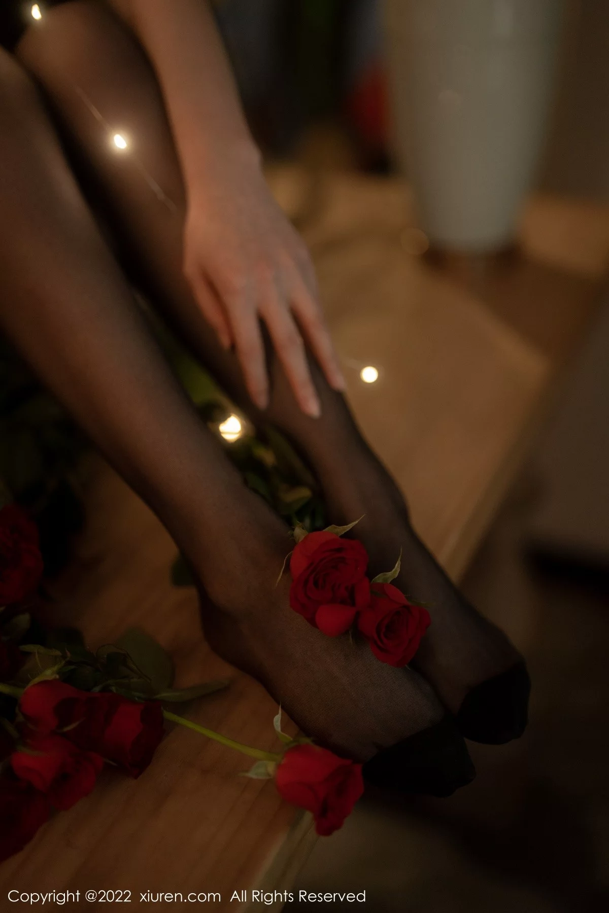 [[XiuRen秀人网]秀人网]No.5552_模特婠婠么私房性感黑色露肩连衣裙配超薄黑丝秀曼妙身材写真74P