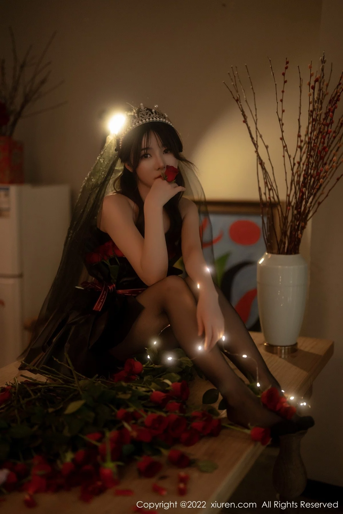 [[XiuRen秀人网]秀人网]No.5552_模特婠婠么私房性感黑色露肩连衣裙配超薄黑丝秀曼妙身材写真74P