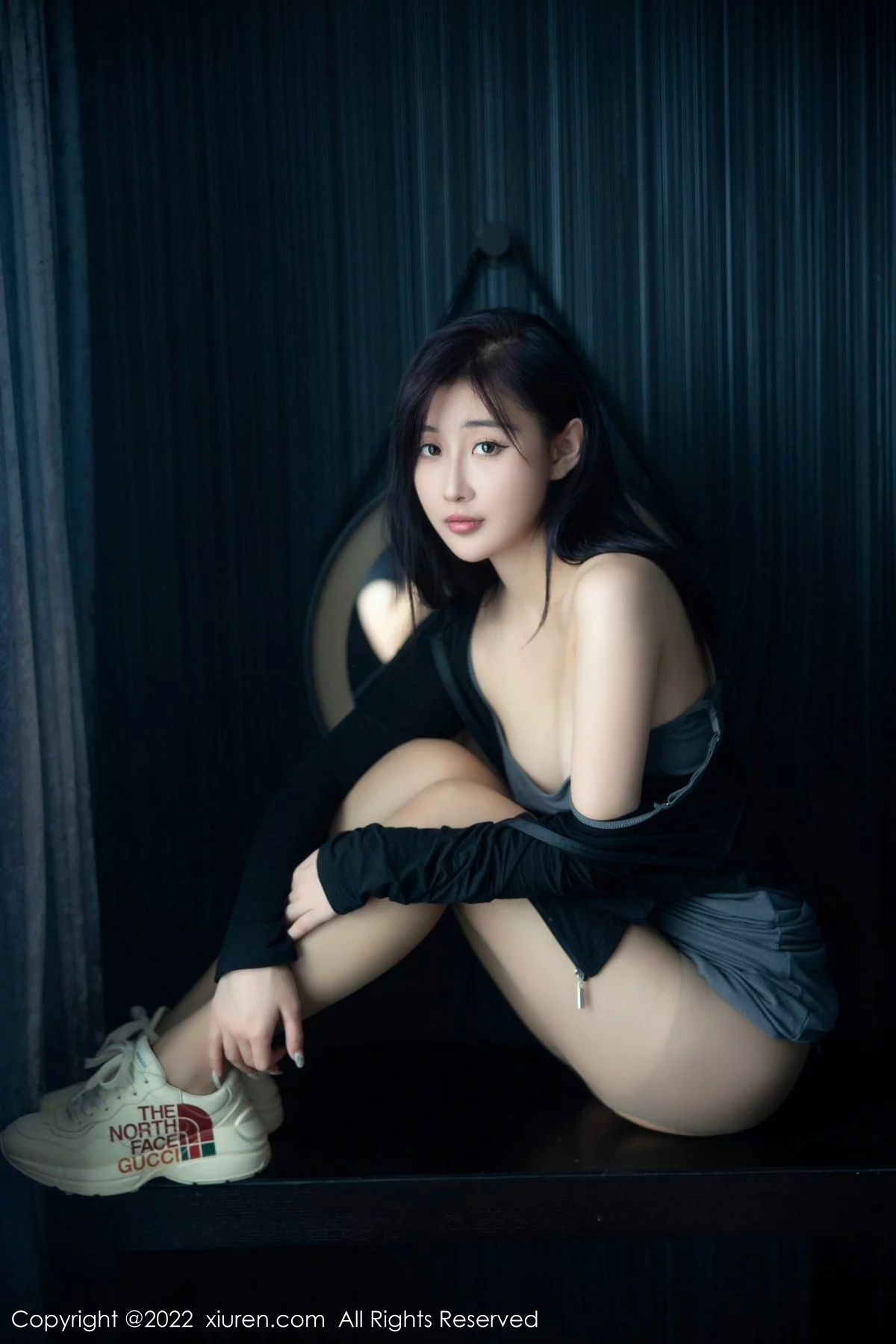 [[XiuRen秀人网]秀人网]No.5553_新人模特顾楚楚maily性感深灰色吊带裙配诱人灰丝完美诱惑写真96P