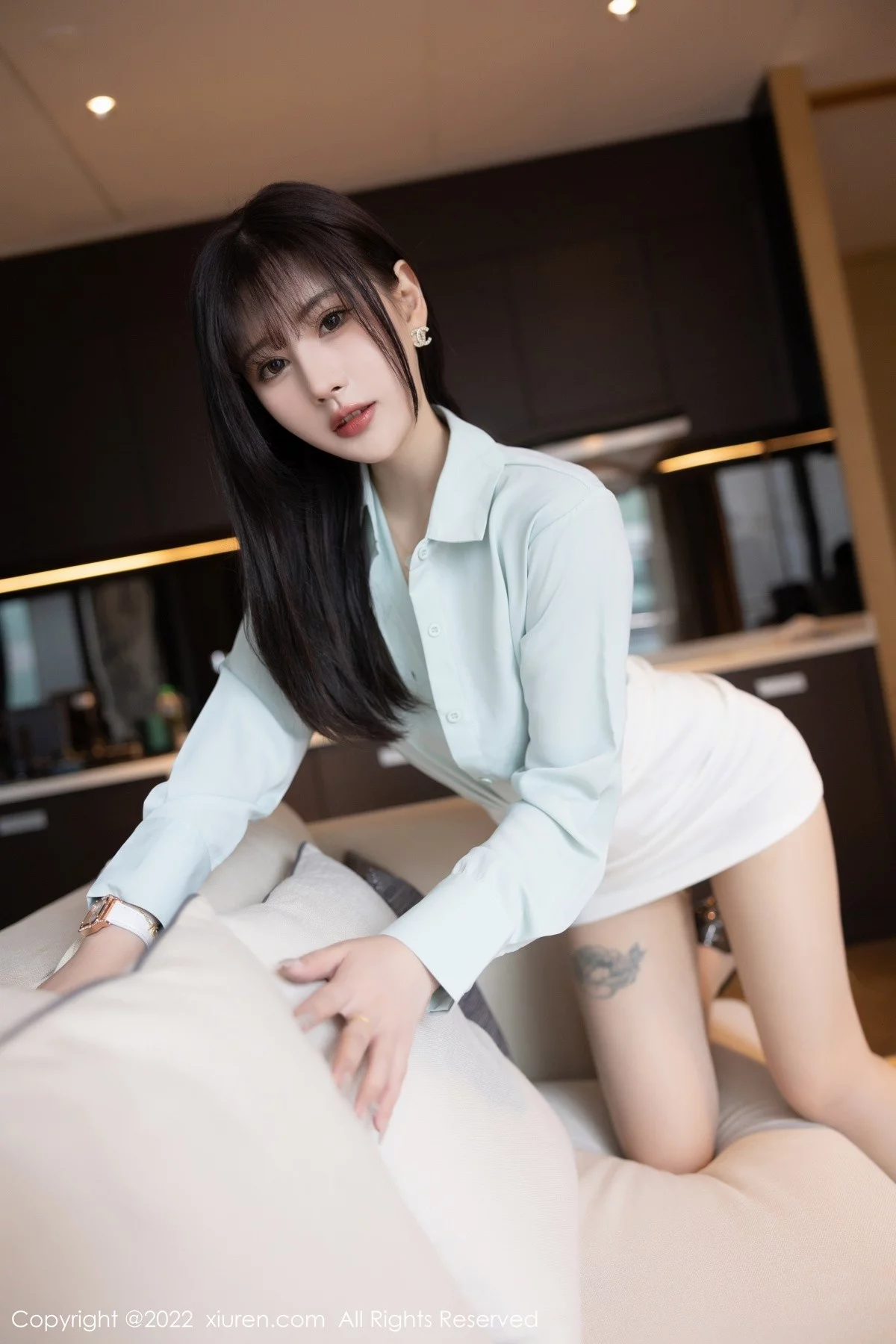 [[XiuRen秀人网]秀人网]No.5555_模特张欣欣淡蓝色上衣配白短裙露性感内衣配原色丝袜诱惑写真80P