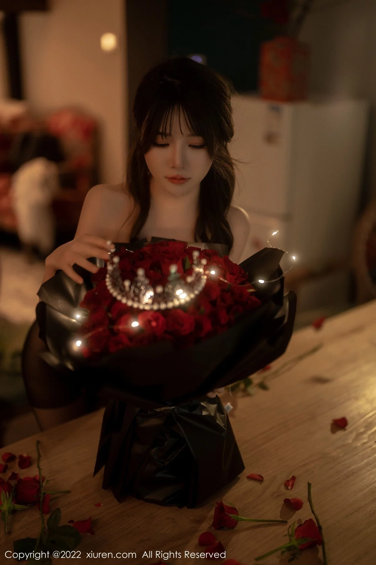 [[XiuRen秀人网]秀人网]No.5552_模特婠婠么私房性感黑色露肩连衣裙配超薄黑丝秀曼妙身材写真74P