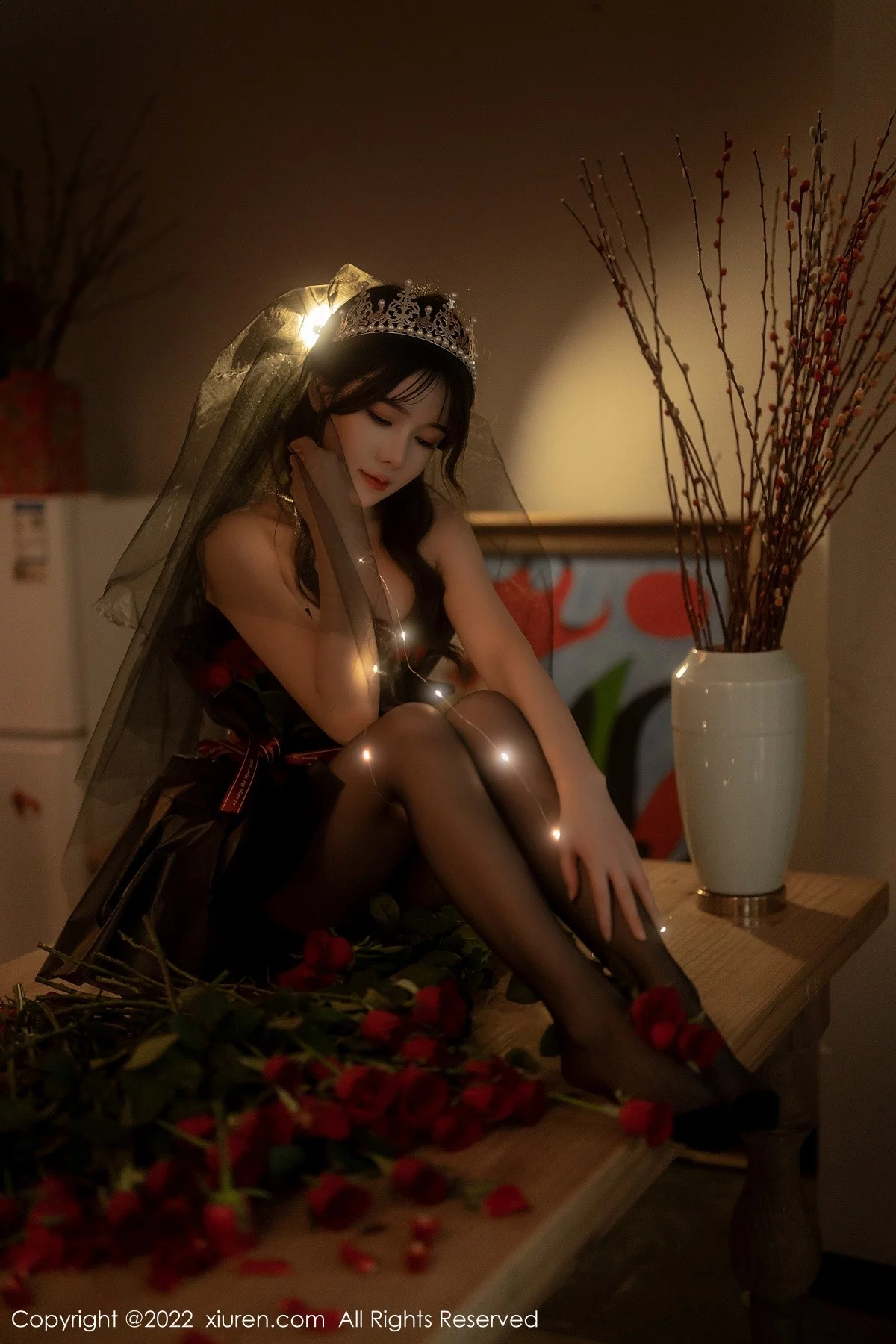 [[XiuRen秀人网]秀人网]No.5552_模特婠婠么私房性感黑色露肩连衣裙配超薄黑丝秀曼妙身材写真74P