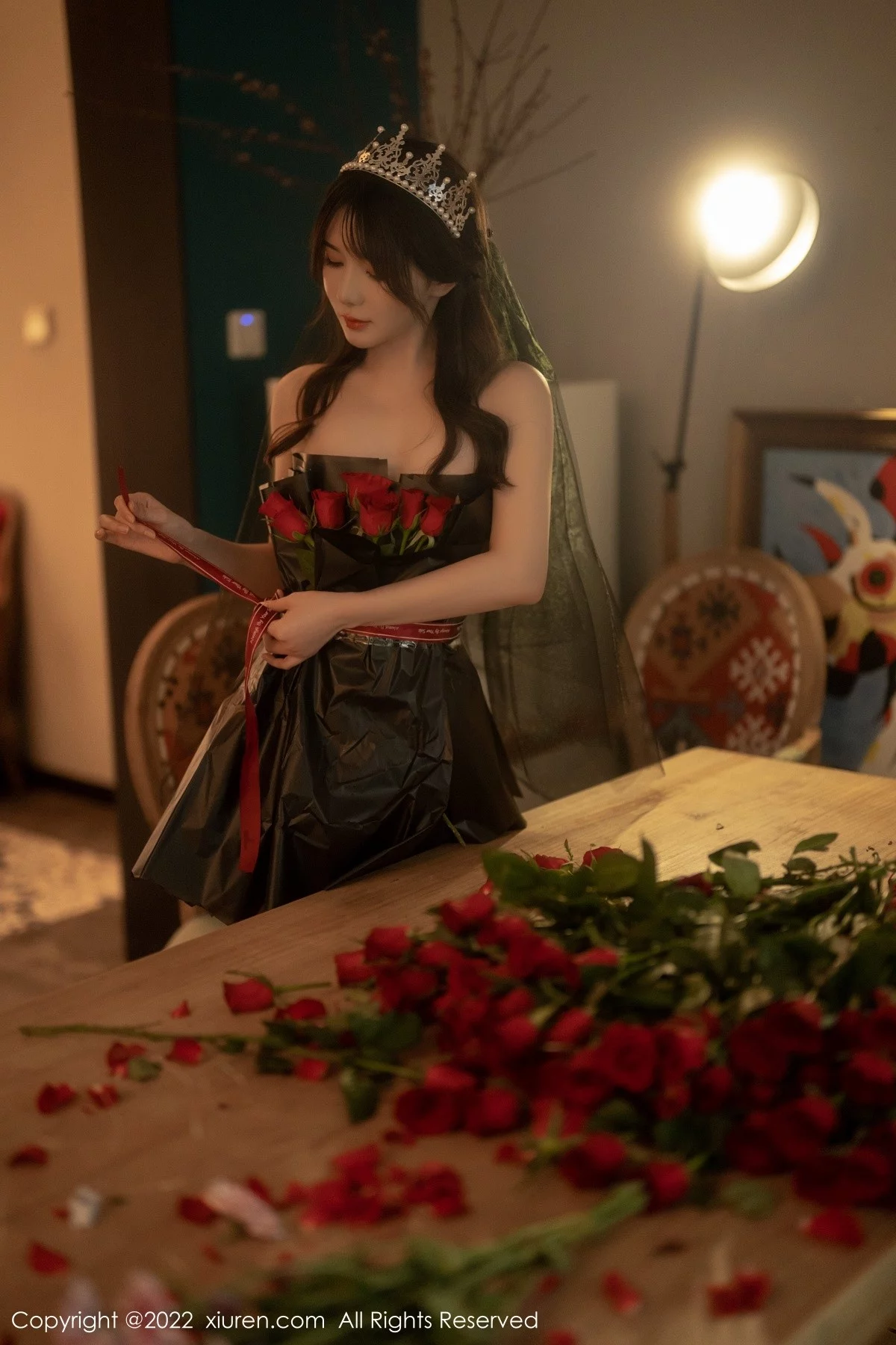 [[XiuRen秀人网]秀人网]No.5552_模特婠婠么私房性感黑色露肩连衣裙配超薄黑丝秀曼妙身材写真74P