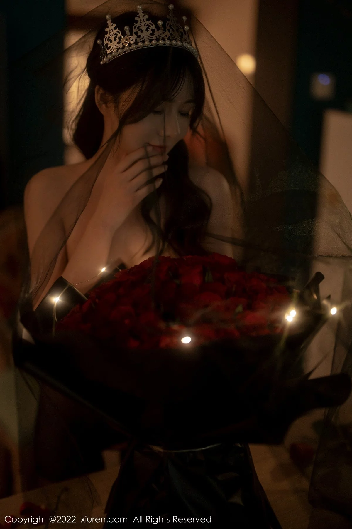 [[XiuRen秀人网]秀人网]No.5552_模特婠婠么私房性感黑色露肩连衣裙配超薄黑丝秀曼妙身材写真74P