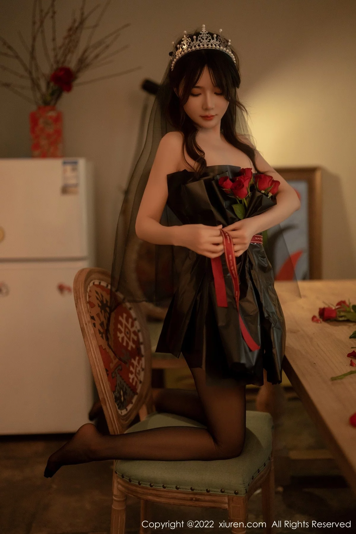 [[XiuRen秀人网]秀人网]No.5552_模特婠婠么私房性感黑色露肩连衣裙配超薄黑丝秀曼妙身材写真74P