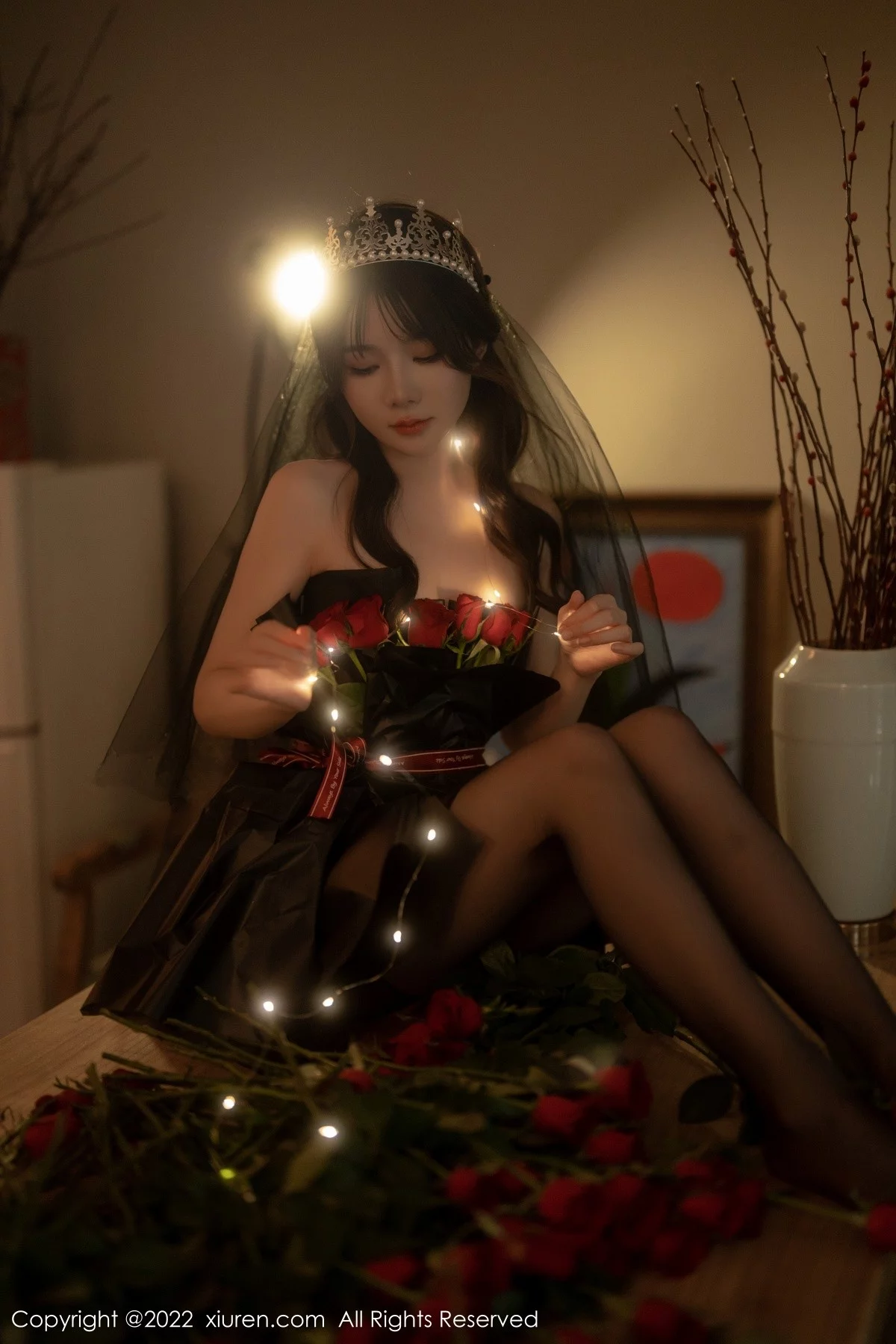 [[XiuRen秀人网]秀人网]No.5552_模特婠婠么私房性感黑色露肩连衣裙配超薄黑丝秀曼妙身材写真74P