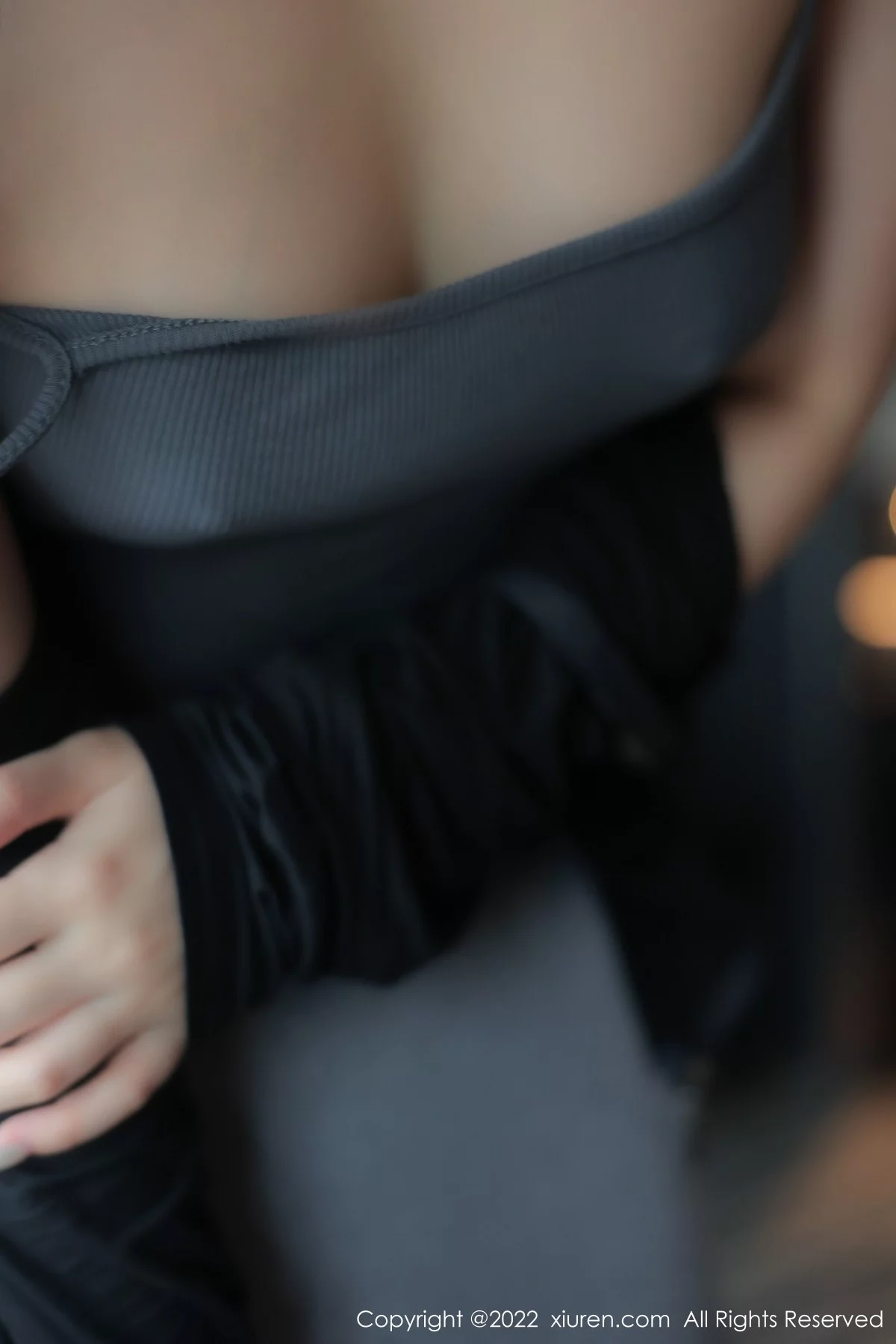 [[XiuRen秀人网]秀人网]No.5553_新人模特顾楚楚maily性感深灰色吊带裙配诱人灰丝完美诱惑写真96P