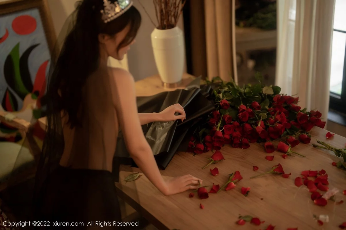 [[XiuRen秀人网]秀人网]No.5552_模特婠婠么私房性感黑色露肩连衣裙配超薄黑丝秀曼妙身材写真74P