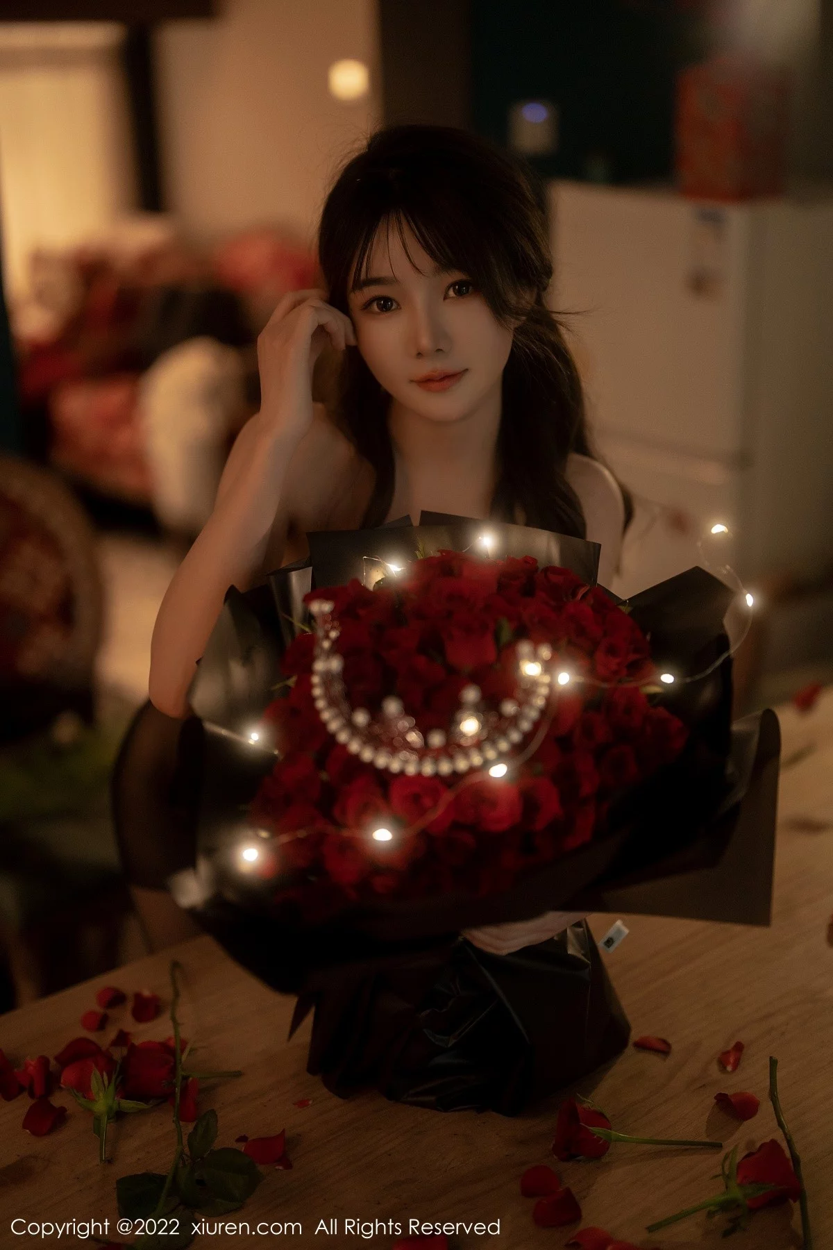 [[XiuRen秀人网]秀人网]No.5552_模特婠婠么私房性感黑色露肩连衣裙配超薄黑丝秀曼妙身材写真74P