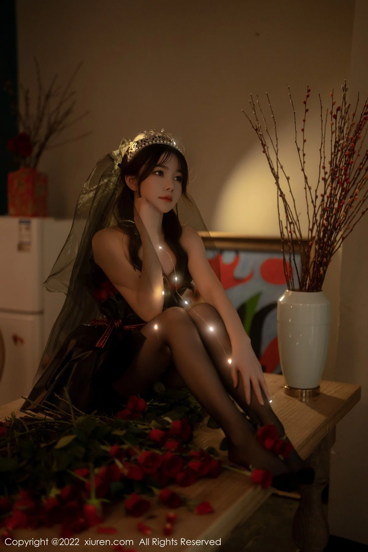 [[XiuRen秀人网]秀人网]No.5552_模特婠婠么私房性感黑色露肩连衣裙配超薄黑丝秀曼妙身材写真74P