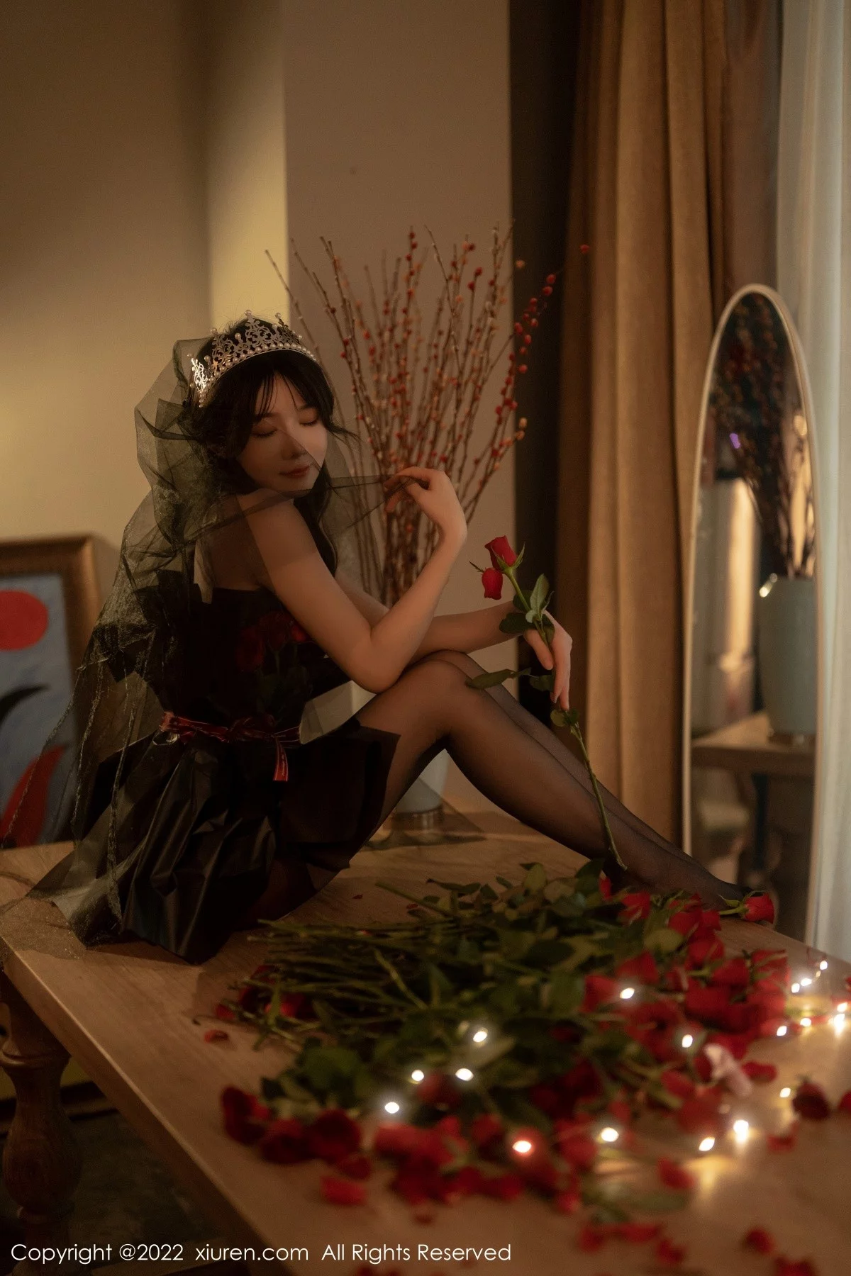 [[XiuRen秀人网]秀人网]No.5552_模特婠婠么私房性感黑色露肩连衣裙配超薄黑丝秀曼妙身材写真74P