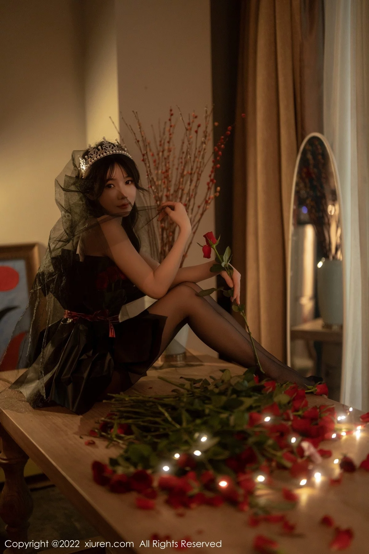 [[XiuRen秀人网]秀人网]No.5552_模特婠婠么私房性感黑色露肩连衣裙配超薄黑丝秀曼妙身材写真74P