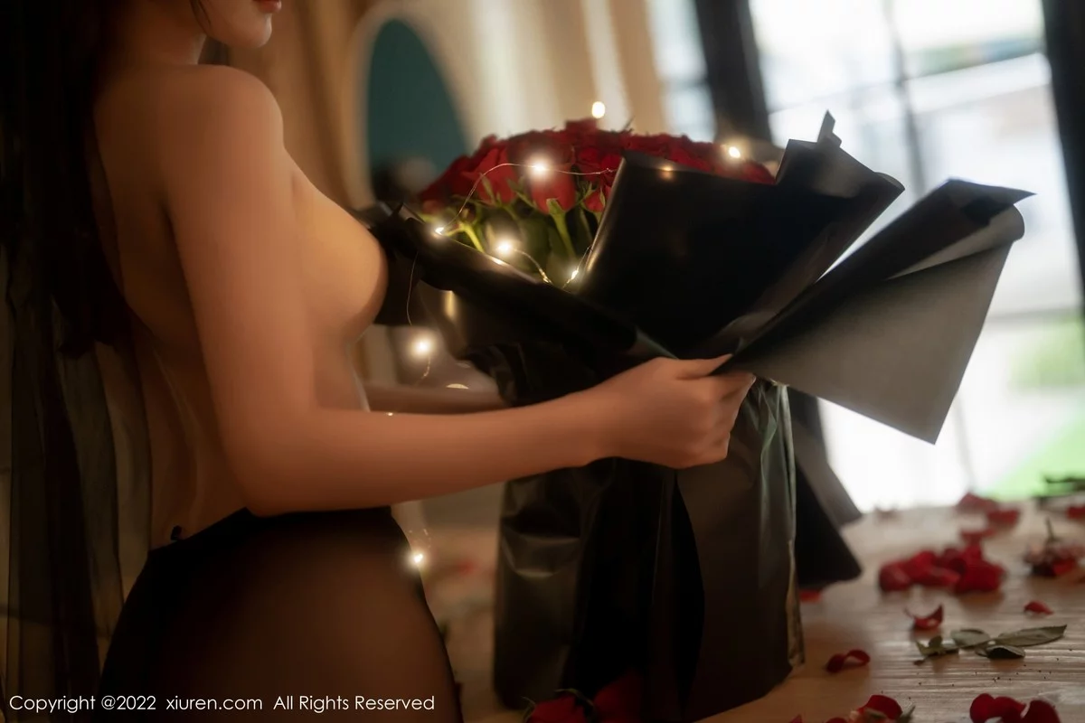 [[XiuRen秀人网]秀人网]No.5552_模特婠婠么私房性感黑色露肩连衣裙配超薄黑丝秀曼妙身材写真74P