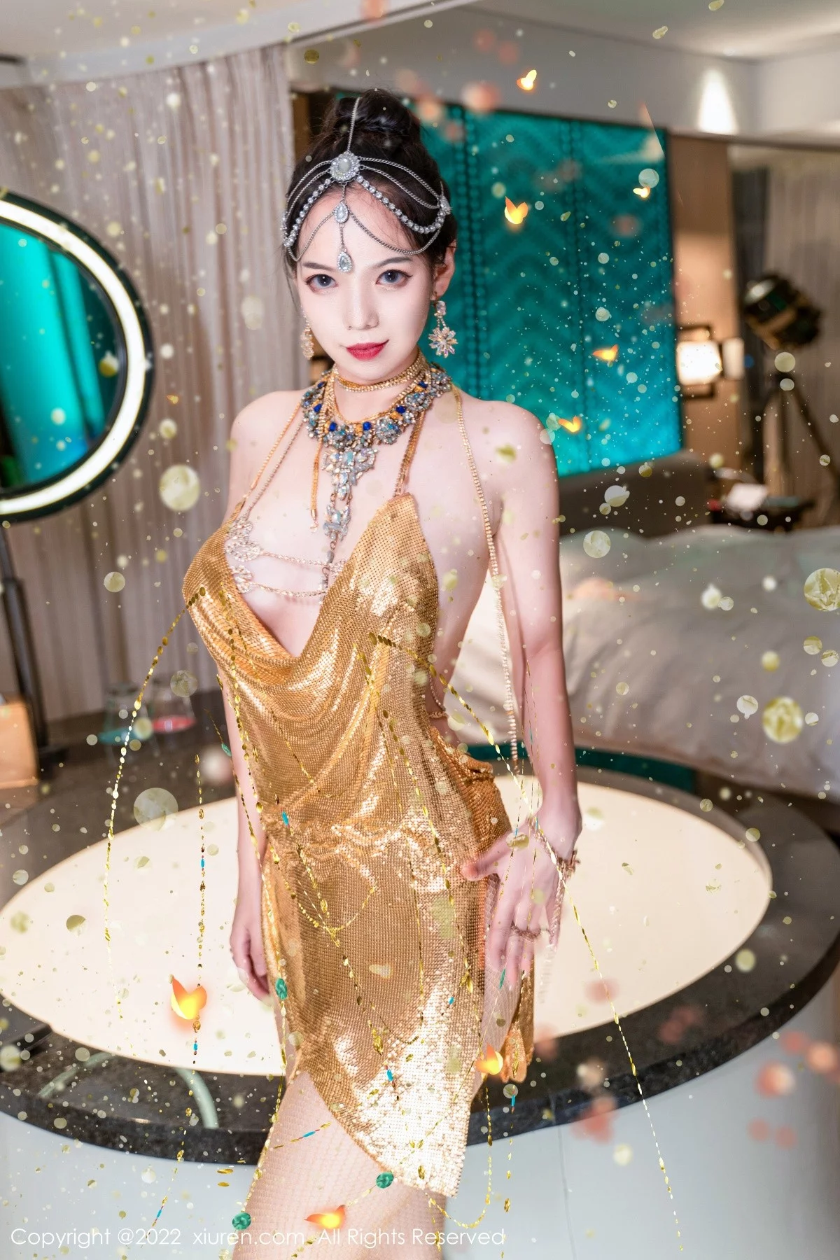 [[XiuRen秀人网]秀人网]No.5559_模特大美妞儿黄金甲主题性感情趣吊带真空秀豪乳翘臀诱惑写真62P