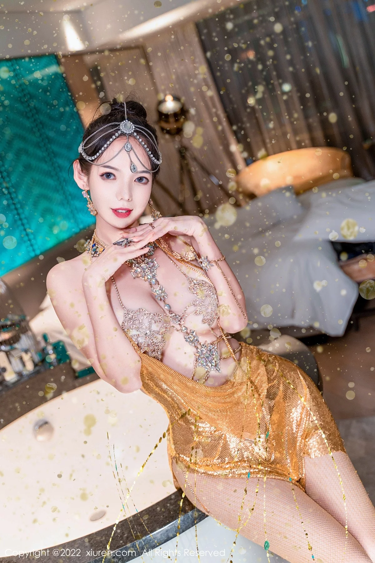 [[XiuRen秀人网]秀人网]No.5559_模特大美妞儿黄金甲主题性感情趣吊带真空秀豪乳翘臀诱惑写真62P