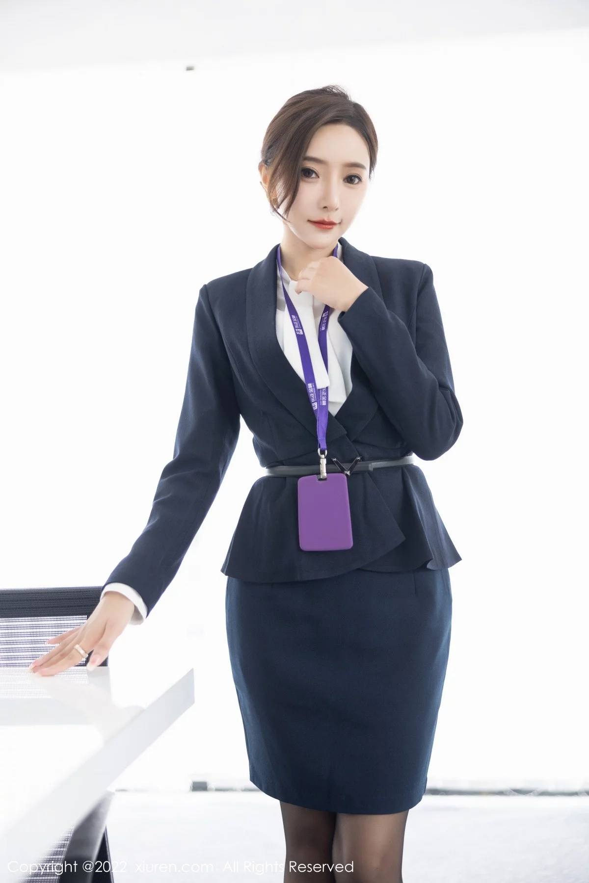 [[XiuRen秀人网]秀人网]No.5563_女神王馨瑶yanni脱OL职业装露性感灰色内衣配超薄黑丝诱惑写真80P