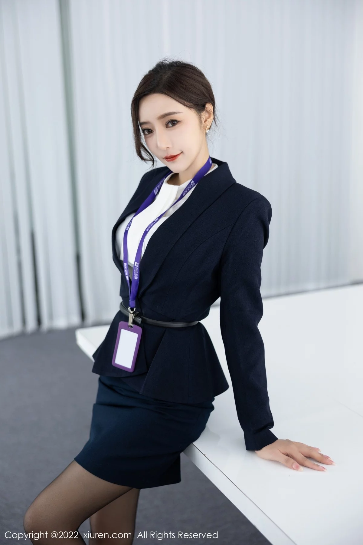 [[XiuRen秀人网]秀人网]No.5563_女神王馨瑶yanni脱OL职业装露性感灰色内衣配超薄黑丝诱惑写真80P