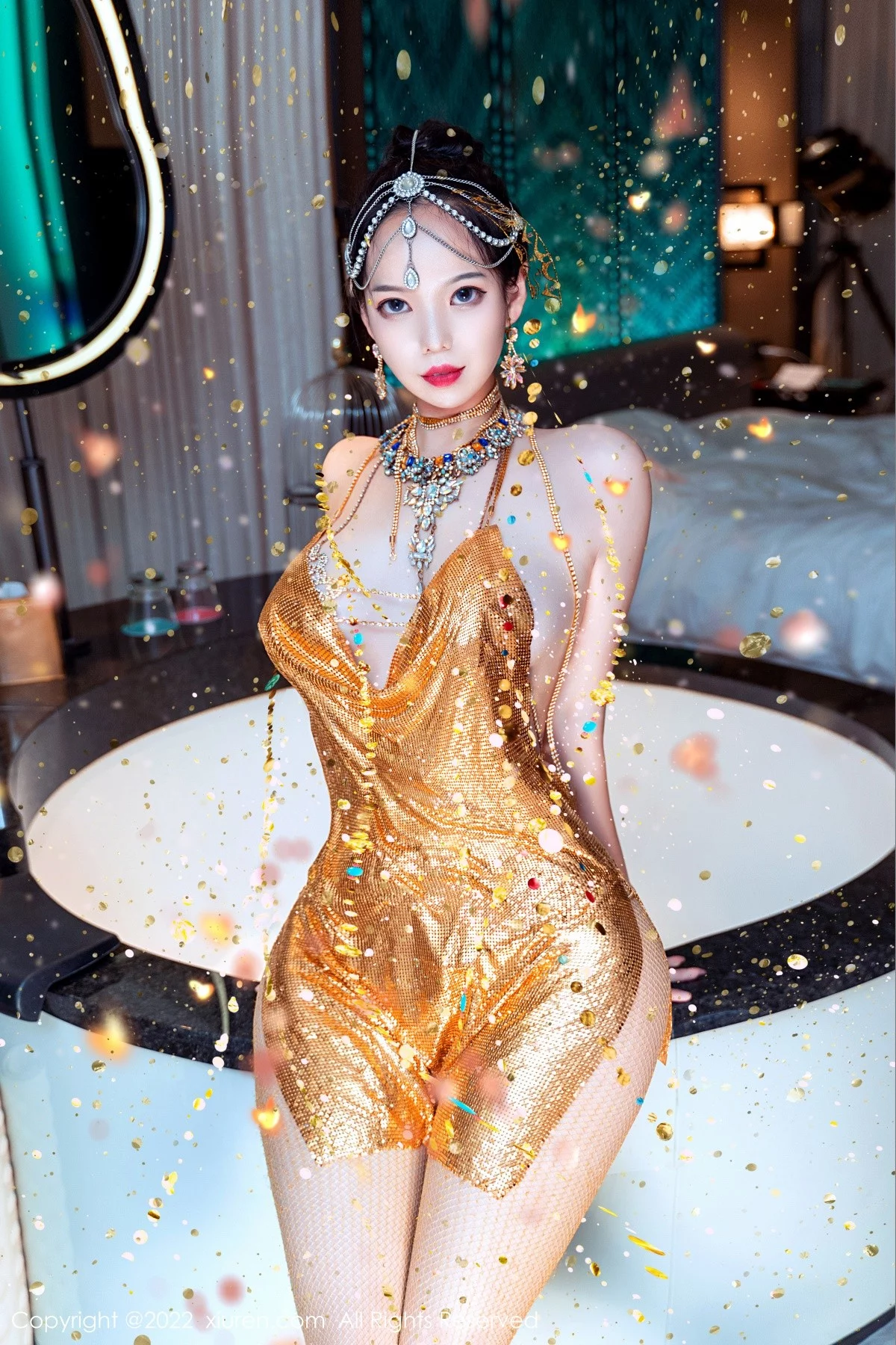 [[XiuRen秀人网]秀人网]No.5559_模特大美妞儿黄金甲主题性感情趣吊带真空秀豪乳翘臀诱惑写真62P