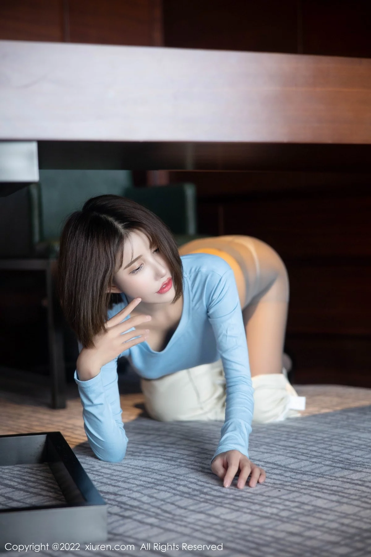 [[XiuRen秀人网]秀人网]No.5560_模特宋愉愉淡蓝色收身衣配白色长裤露开档灰丝袜迷人诱惑写真81P