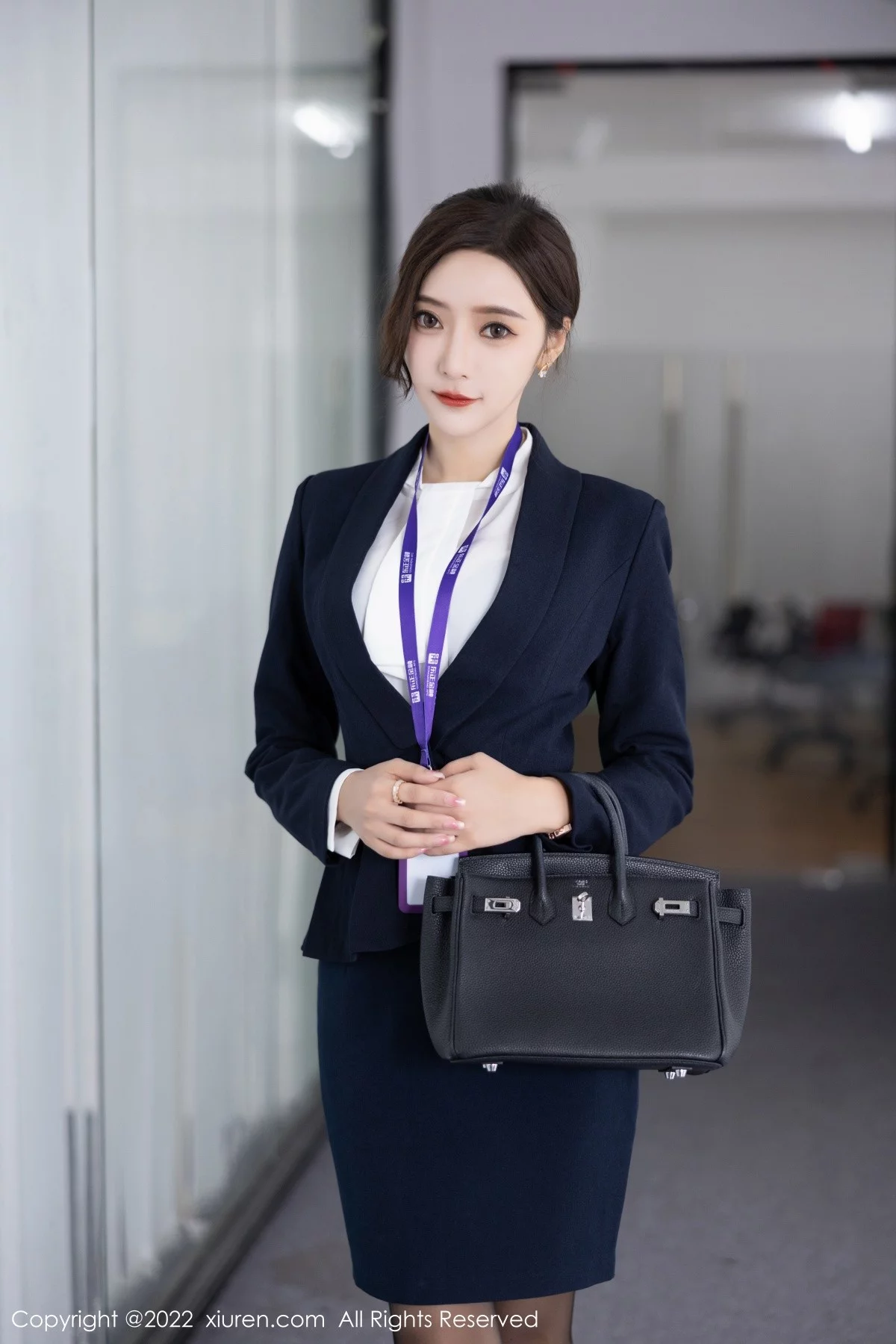 [[XiuRen秀人网]秀人网]No.5563_女神王馨瑶yanni脱OL职业装露性感灰色内衣配超薄黑丝诱惑写真80P