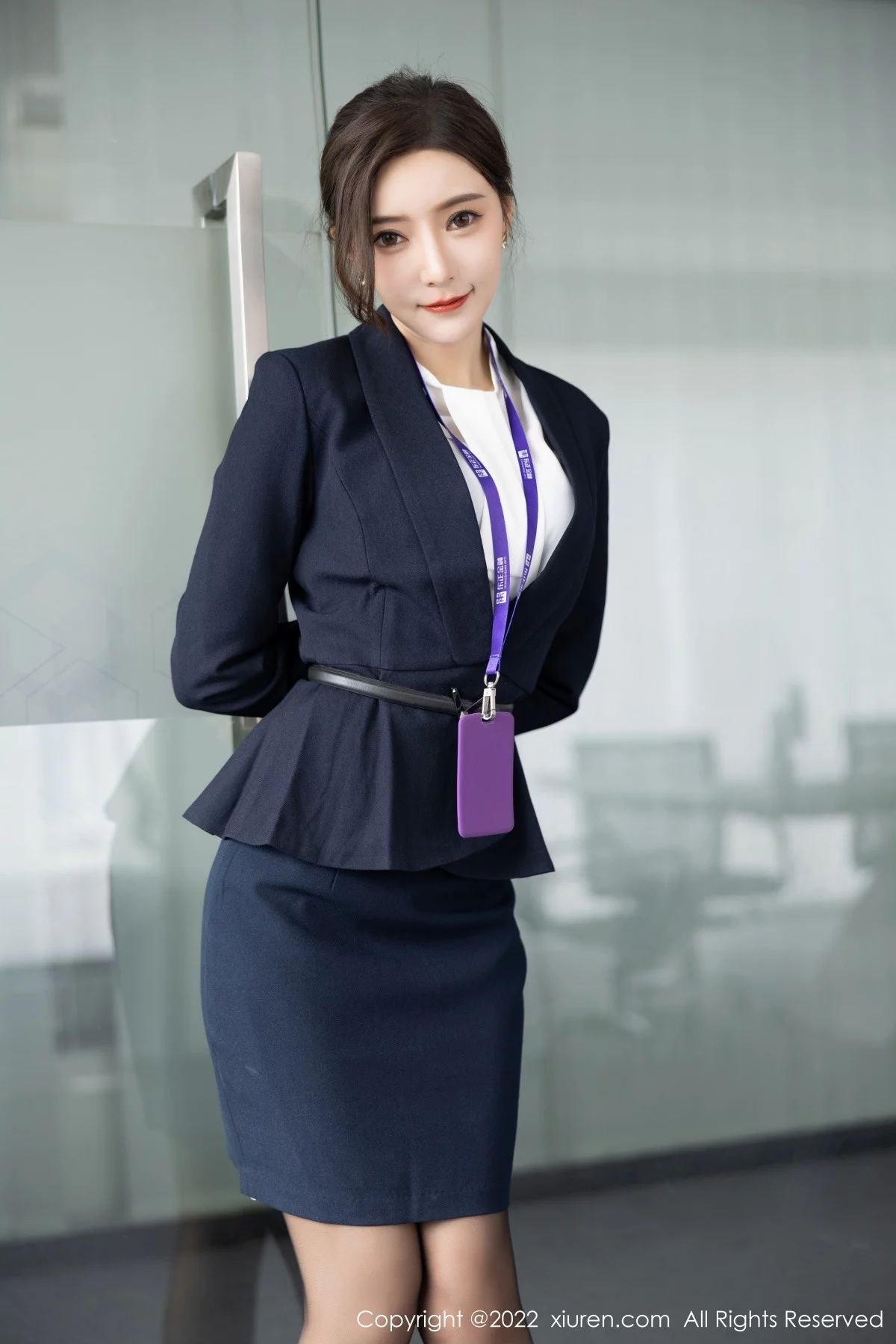 [[XiuRen秀人网]秀人网]No.5563_女神王馨瑶yanni脱OL职业装露性感灰色内衣配超薄黑丝诱惑写真80P