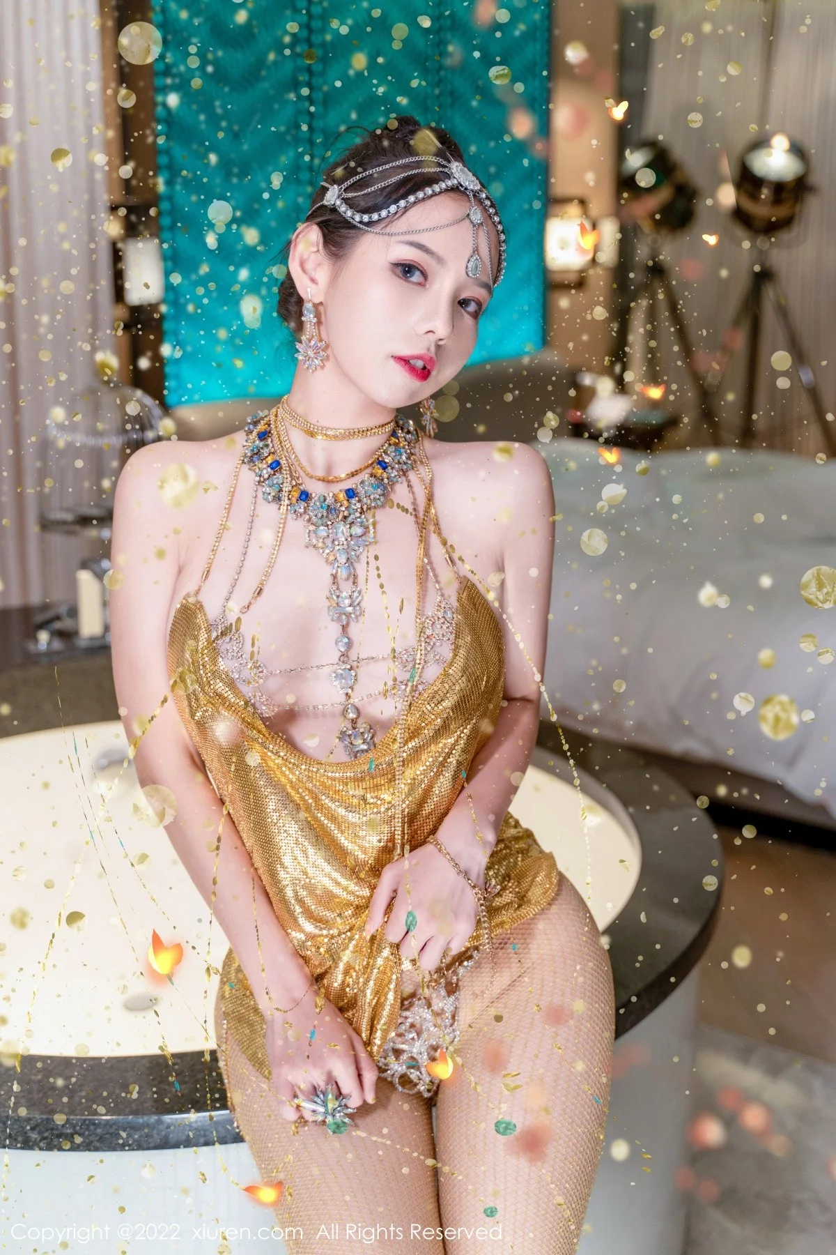 [[XiuRen秀人网]秀人网]No.5559_模特大美妞儿黄金甲主题性感情趣吊带真空秀豪乳翘臀诱惑写真62P