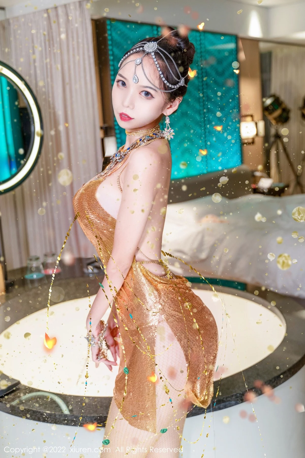 [[XiuRen秀人网]秀人网]No.5559_模特大美妞儿黄金甲主题性感情趣吊带真空秀豪乳翘臀诱惑写真62P