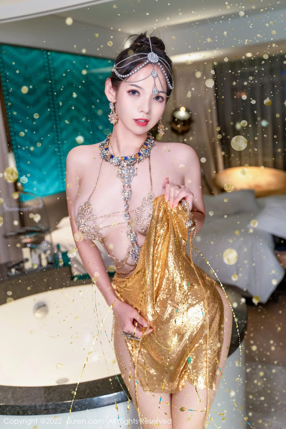 [[XiuRen秀人网]秀人网]No.5559_模特大美妞儿黄金甲主题性感情趣吊带真空秀豪乳翘臀诱惑写真62P