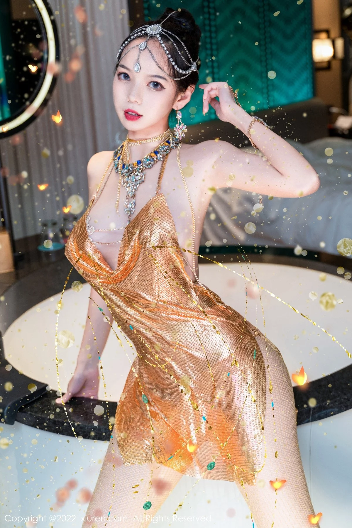 [[XiuRen秀人网]秀人网]No.5559_模特大美妞儿黄金甲主题性感情趣吊带真空秀豪乳翘臀诱惑写真62P