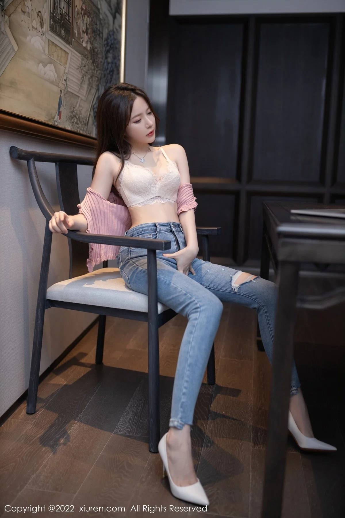 [[XiuRen秀人网]秀人网]No.5570_模特鱼子酱Fish云南旅拍粉色上衣配牛仔裤秀完美身材诱惑写真80P