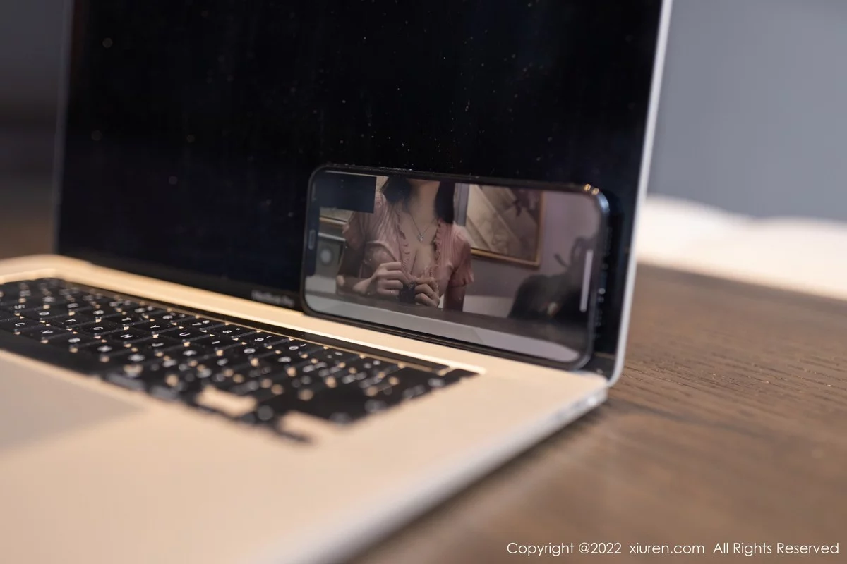 [[XiuRen秀人网]秀人网]No.5570_模特鱼子酱Fish云南旅拍粉色上衣配牛仔裤秀完美身材诱惑写真80P