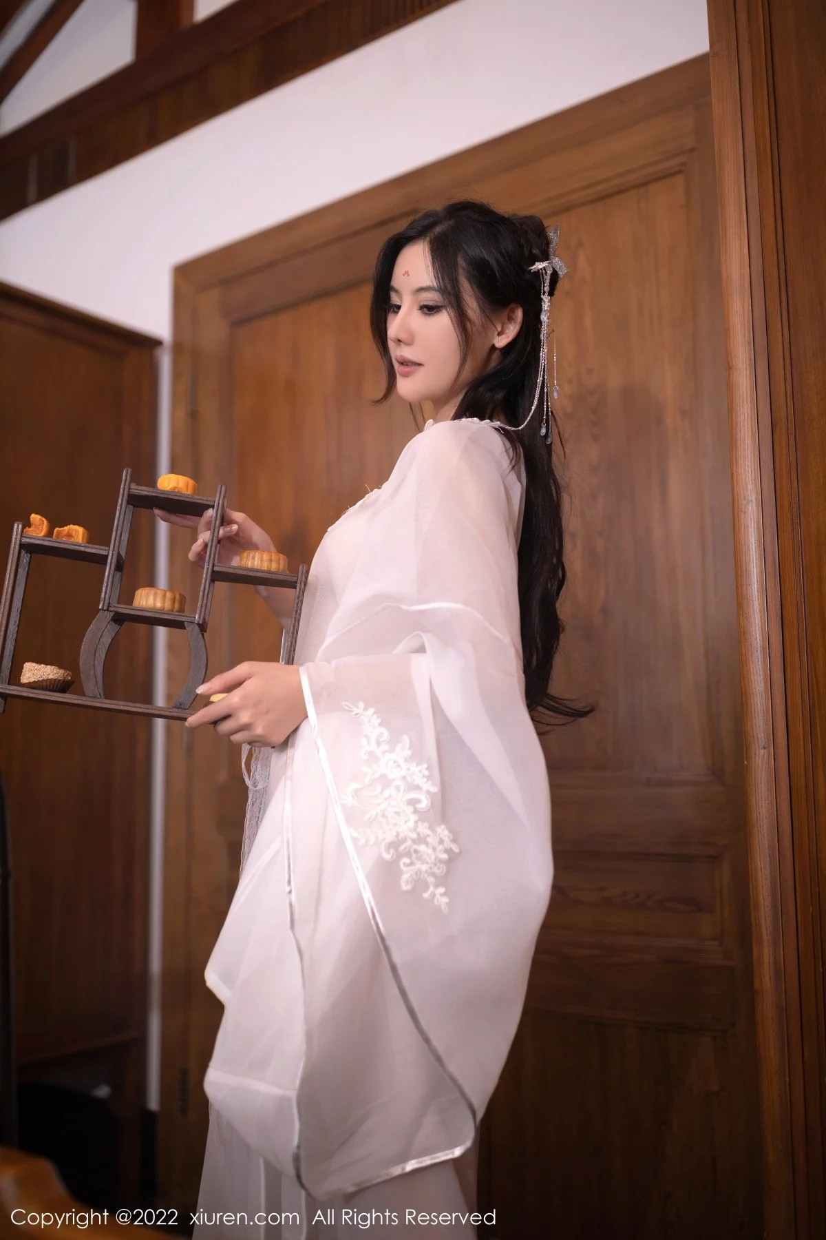 [[XiuRen秀人网]秀人网]No.5573_模特就是阿朱啊嫦娥装扮中秋主题白色服饰秀曼妙身姿诱惑写真85P
