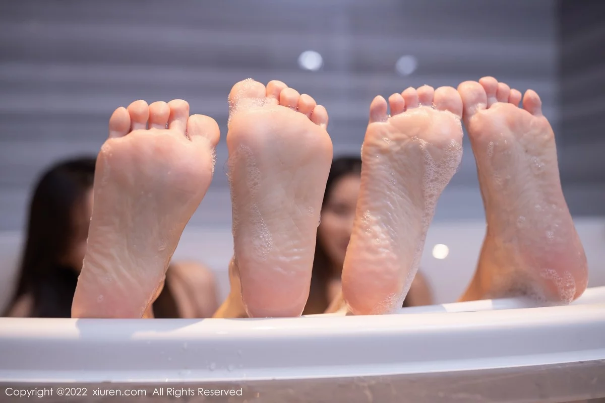 [[XiuRen秀人网]秀人网]No.5570_模特鱼子酱Fish云南旅拍粉色上衣配牛仔裤秀完美身材诱惑写真80P