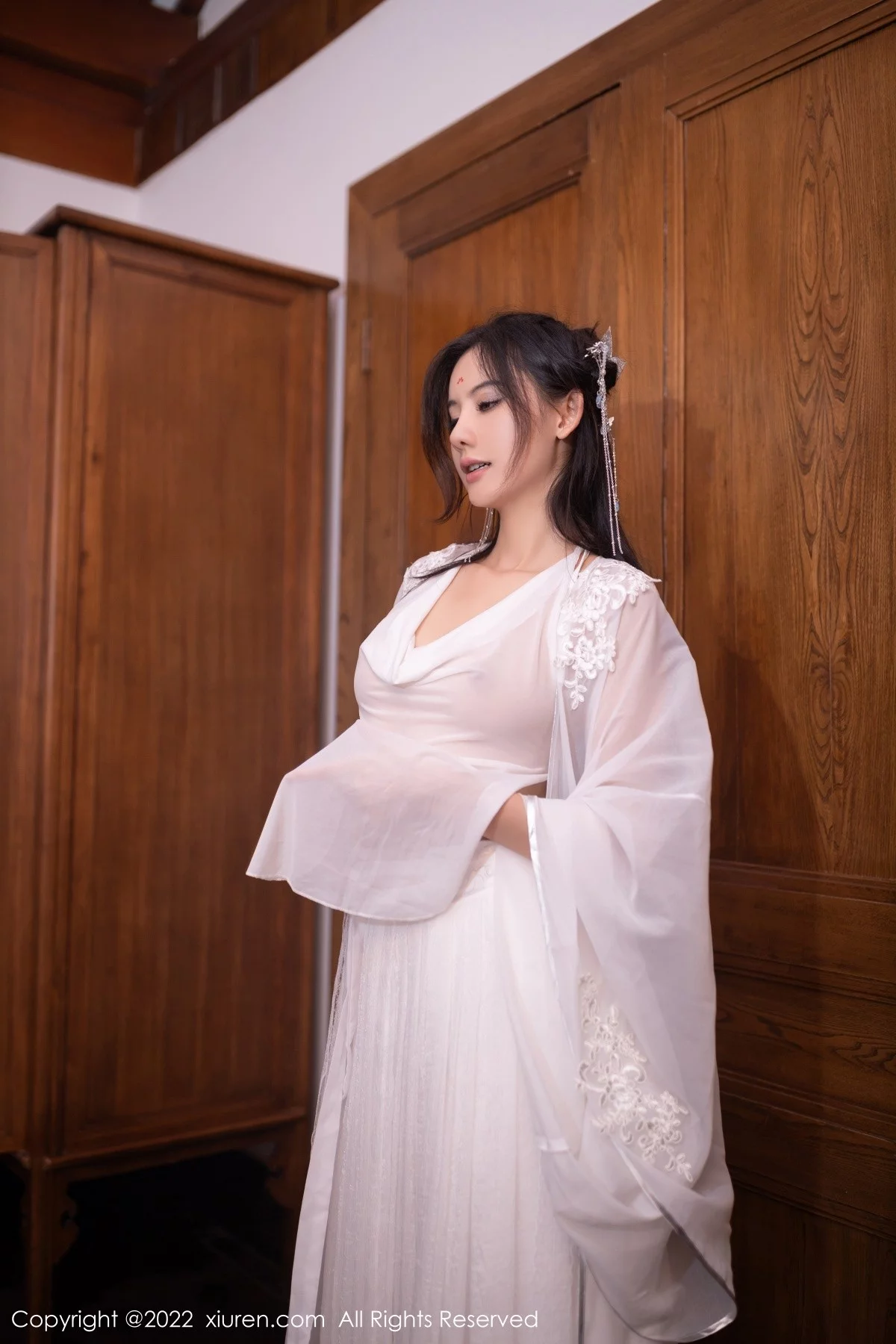 [[XiuRen秀人网]秀人网]No.5573_模特就是阿朱啊嫦娥装扮中秋主题白色服饰秀曼妙身姿诱惑写真85P