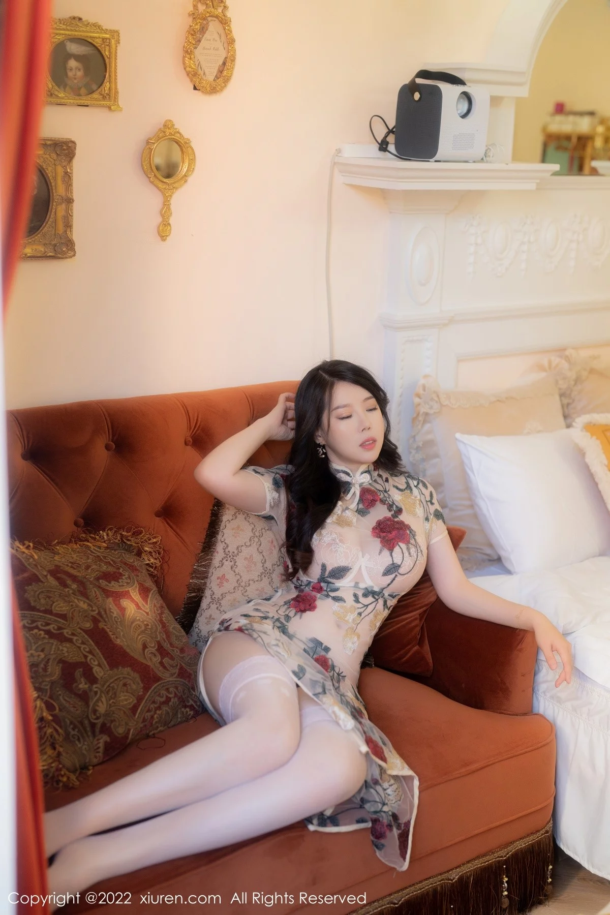 [[XiuRen秀人网]秀人网]No.5577_模特白茹雪私房浅色薄纱旗袍配原色丝袜秀惹火身材诱惑写真56P