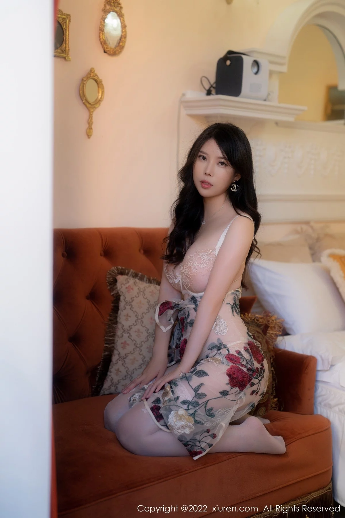 [[XiuRen秀人网]秀人网]No.5577_模特白茹雪私房浅色薄纱旗袍配原色丝袜秀惹火身材诱惑写真56P