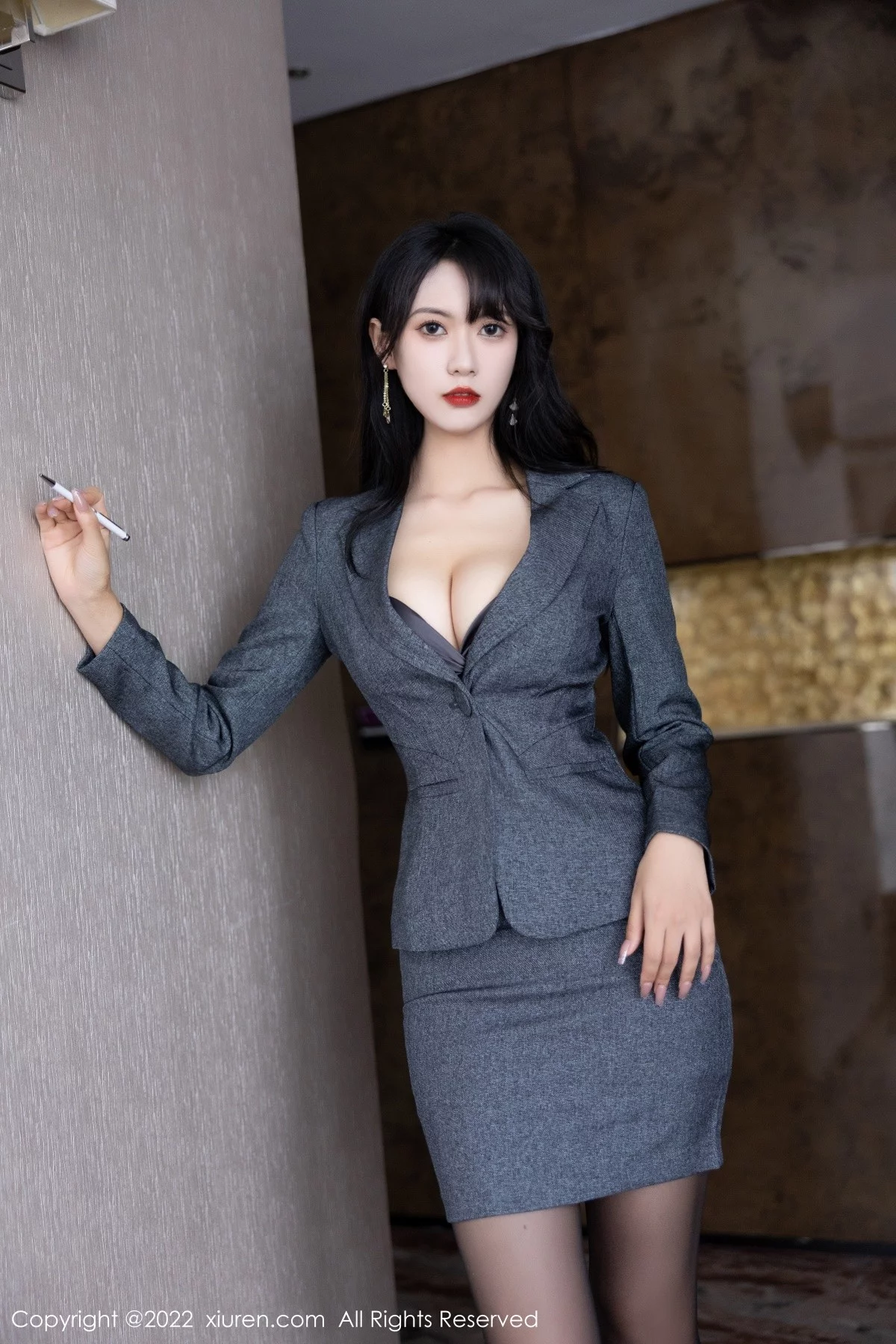 [[XiuRen秀人网]秀人网]No.5575_新人模特林子遥灰色Ol制服装露性感内衣超薄黑丝撩人诱惑写真86P